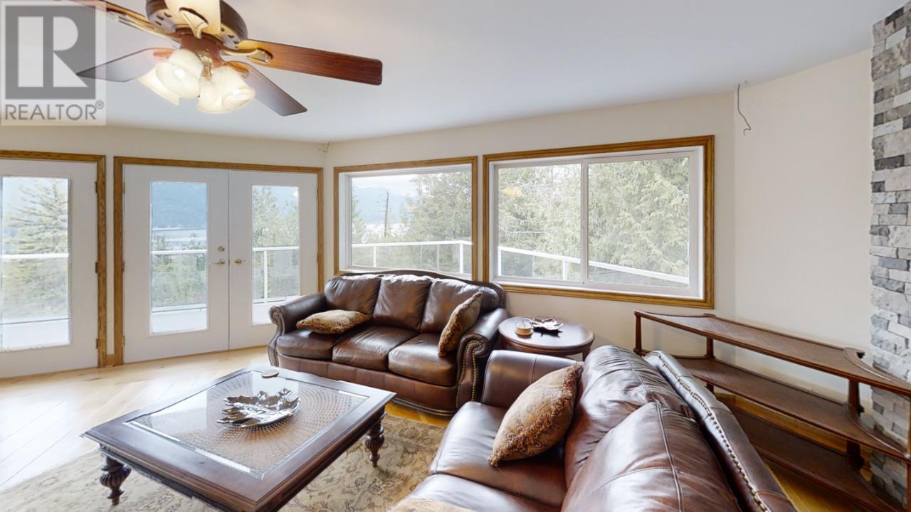 245 Rainbow Ridge Road, Procter