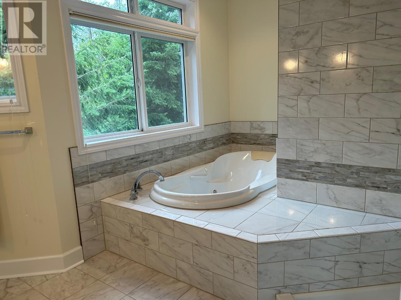 245 Rainbow Ridge Road, Procter