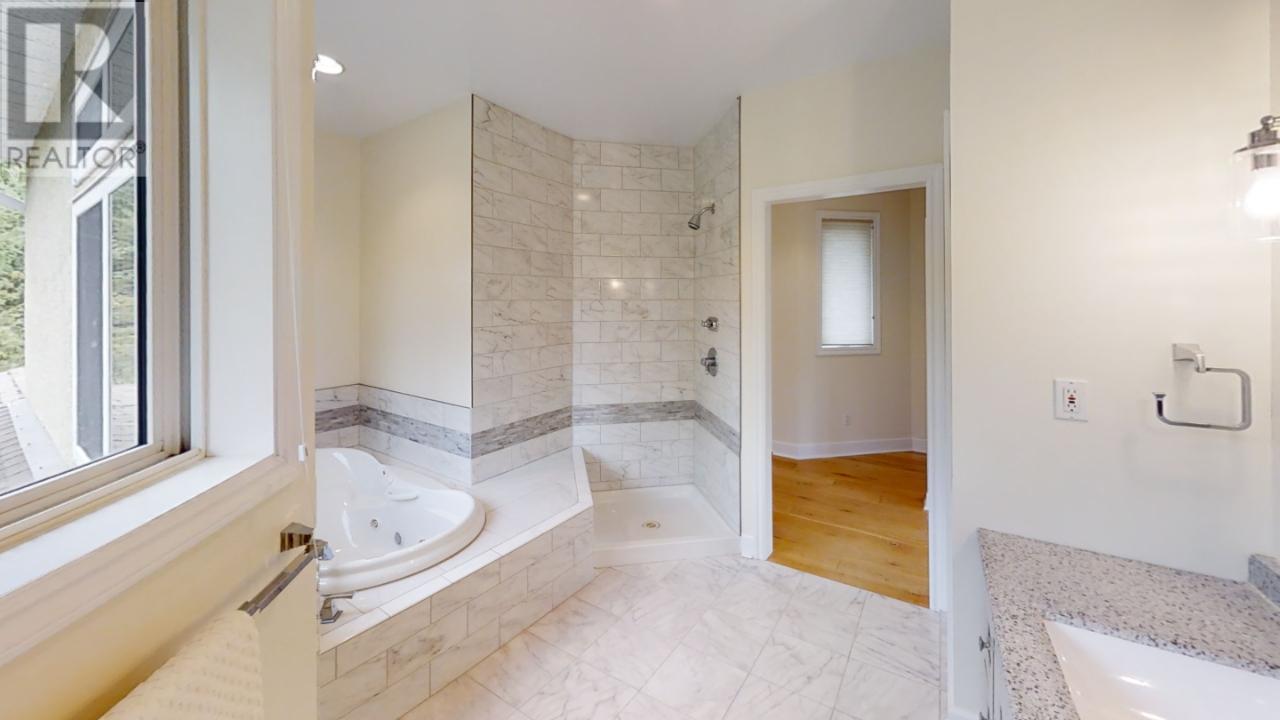 245 Rainbow Ridge Road, Procter