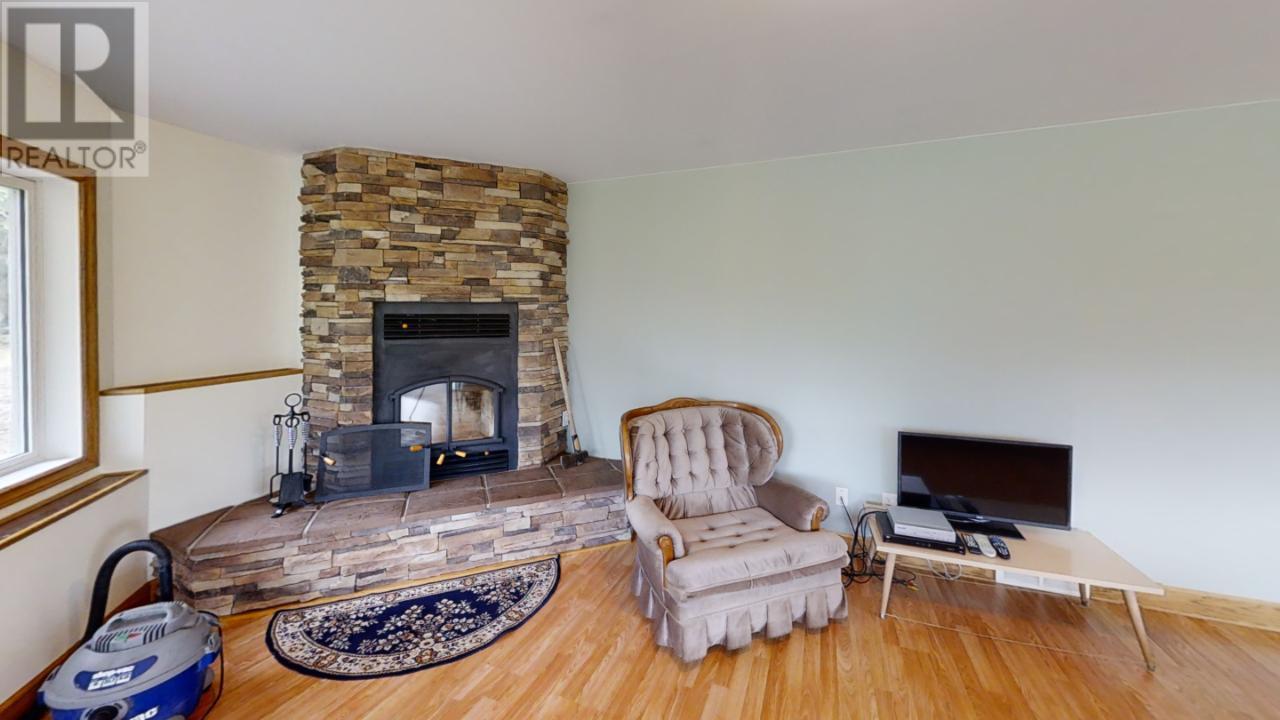 245 Rainbow Ridge Road, Procter
