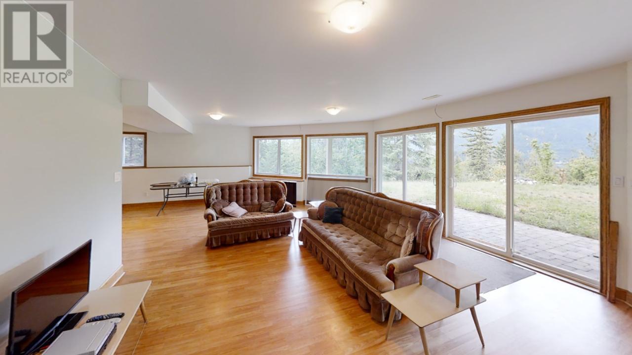245 Rainbow Ridge Road, Procter