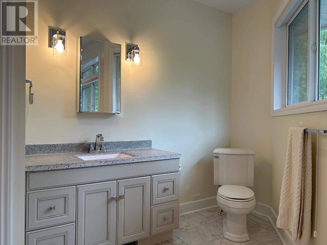 245 Rainbow Ridge Road, Procter