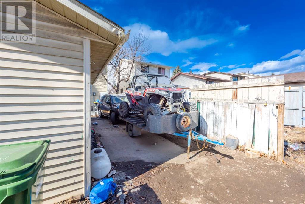 Single Family House for Sale in   Street Castleridge Calgary 