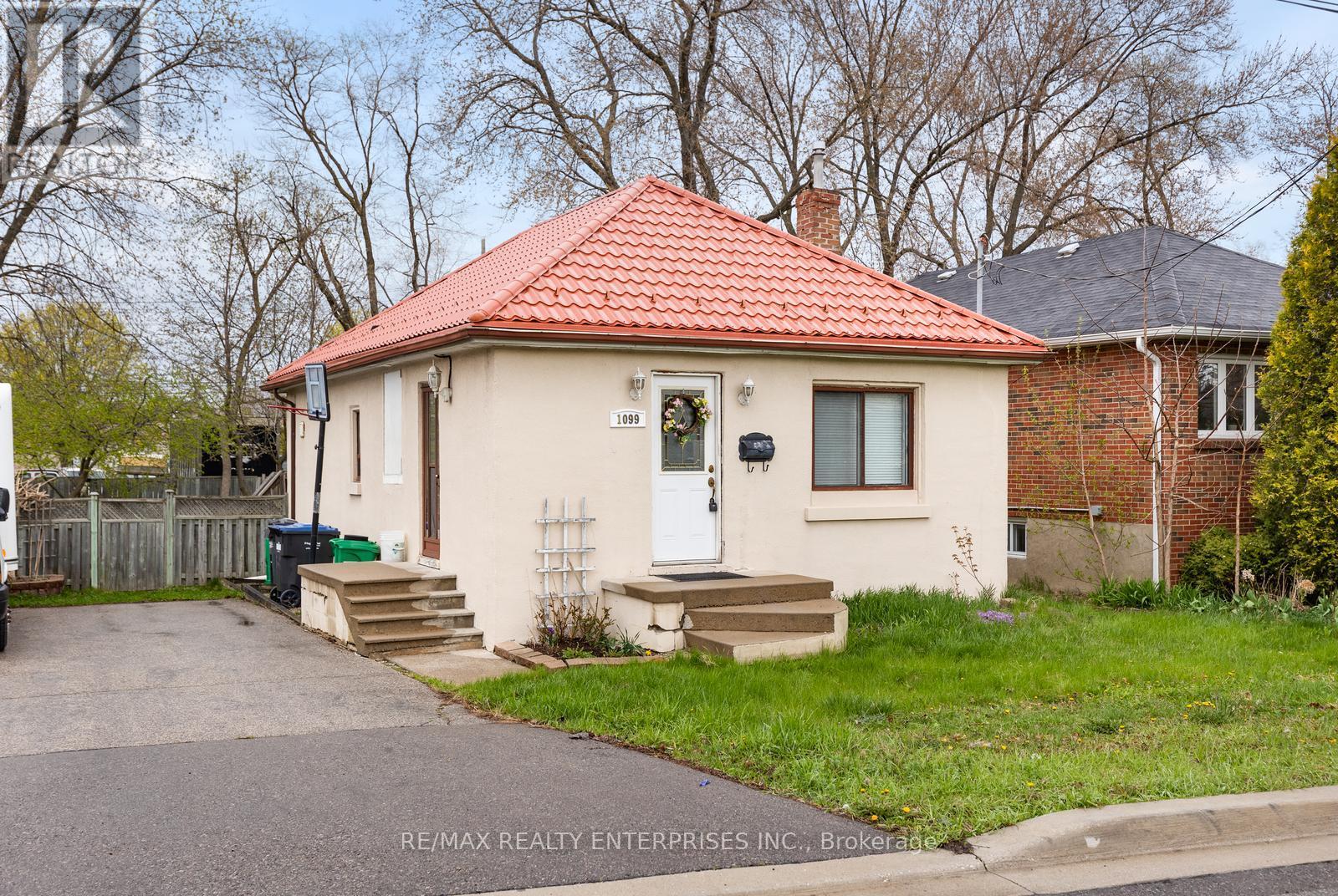 Photo 1 of 1099 Ogden Avenue, Mississauga ON