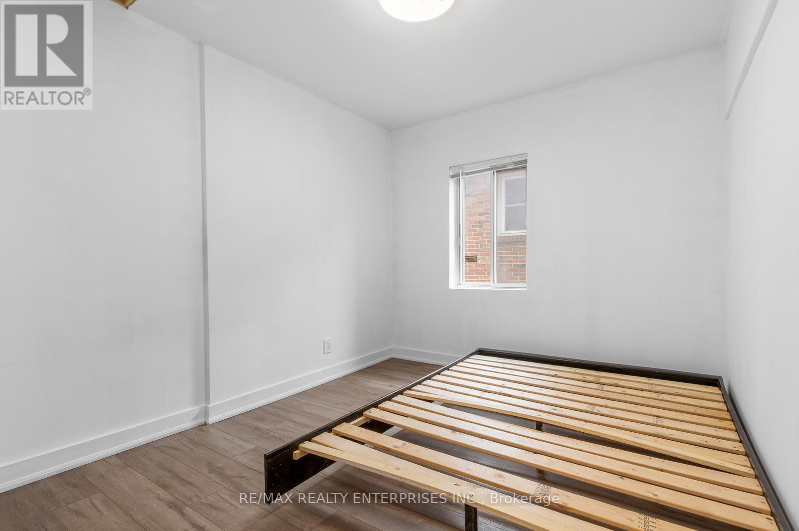 Photo 14 of 1099 Ogden Avenue, Mississauga ON