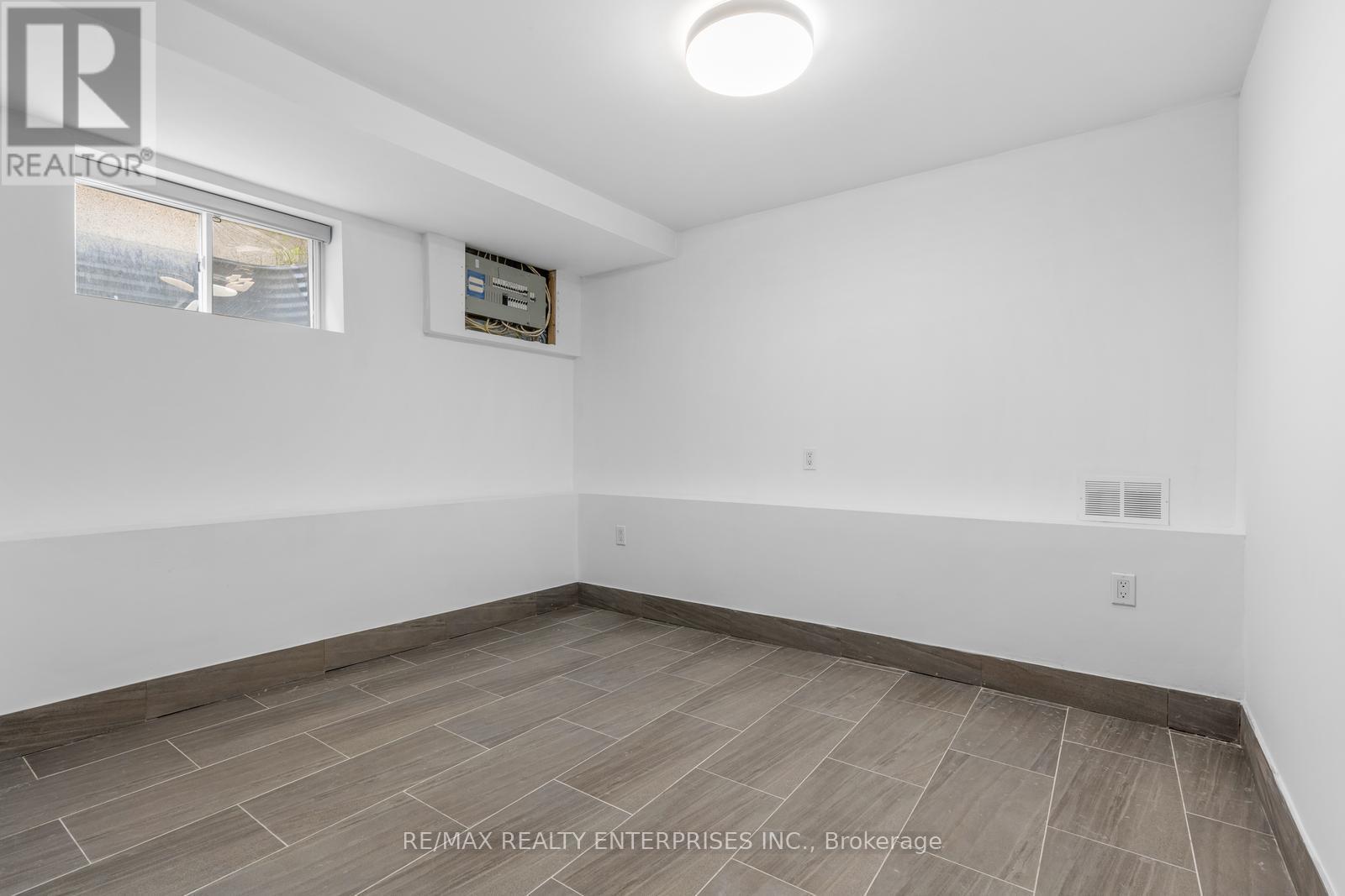 Photo 16 of 1099 Ogden Avenue, Mississauga ON