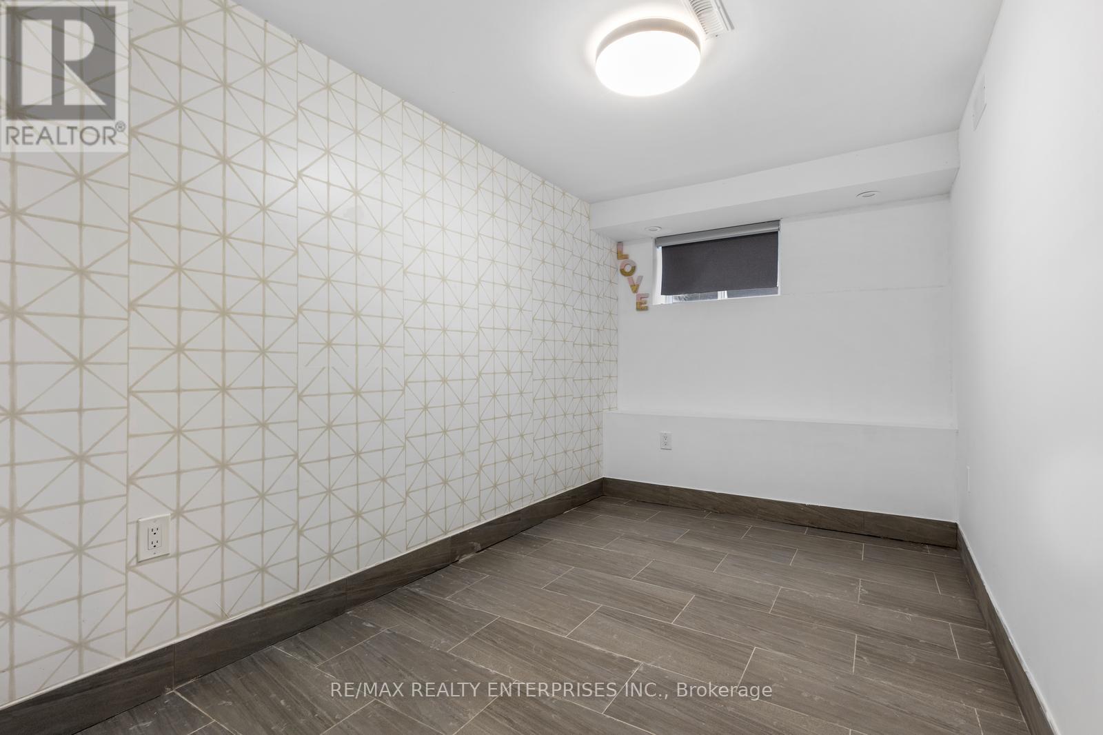 Photo 18 of 1099 Ogden Avenue, Mississauga ON