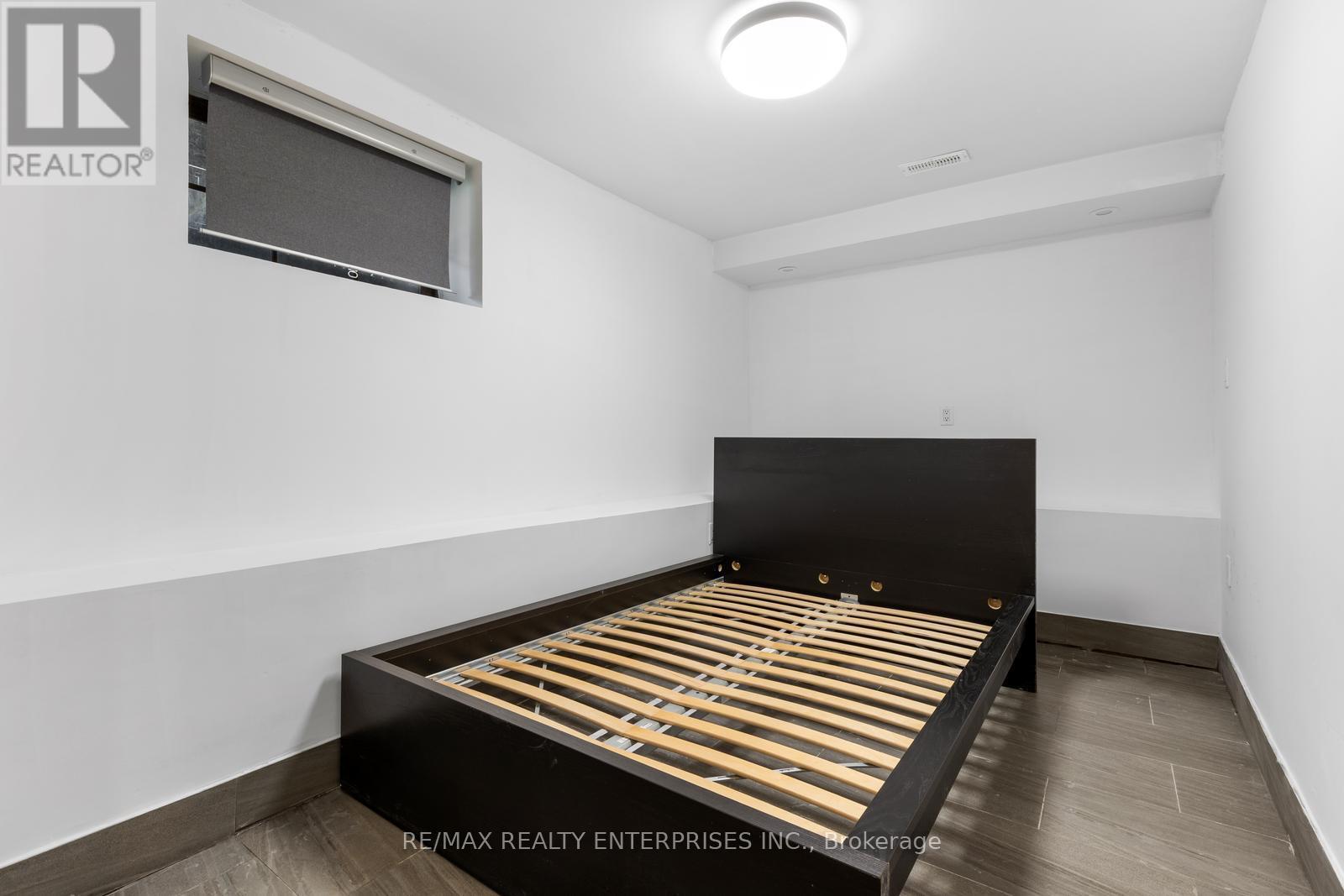 Photo 19 of 1099 Ogden Avenue, Mississauga ON