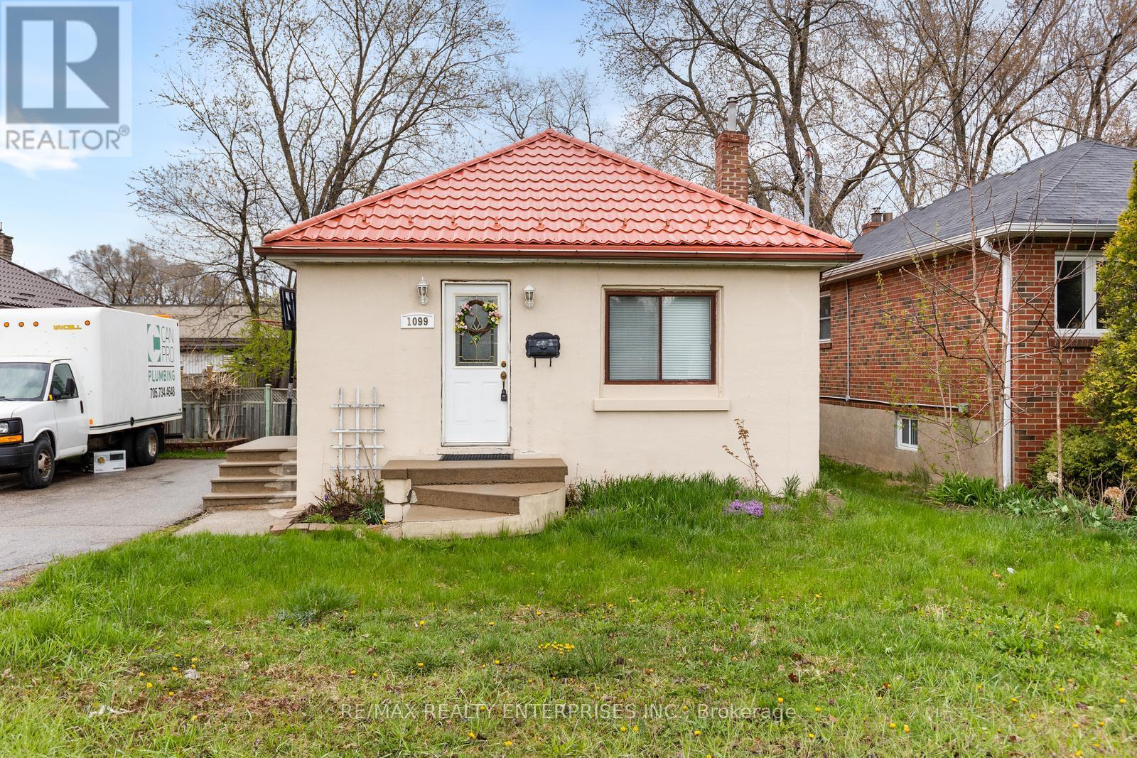 Photo 2 of 1099 Ogden Avenue, Mississauga ON