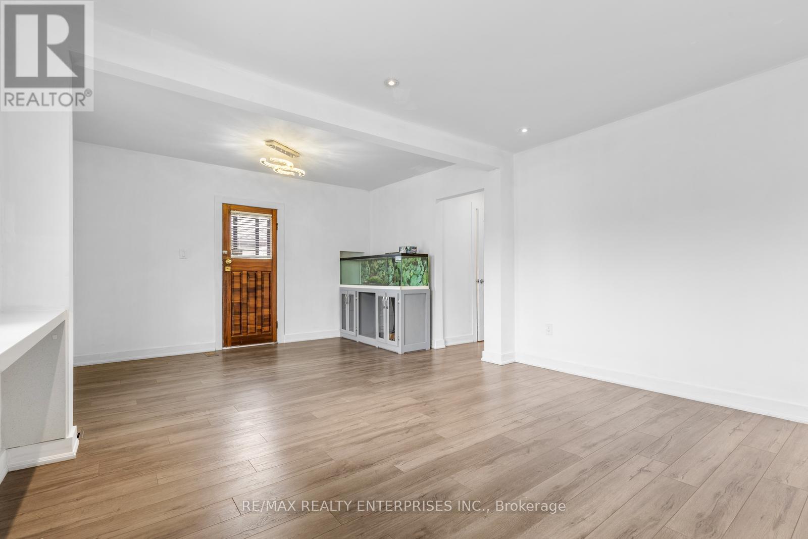 Photo 5 of 1099 Ogden Avenue, Mississauga ON