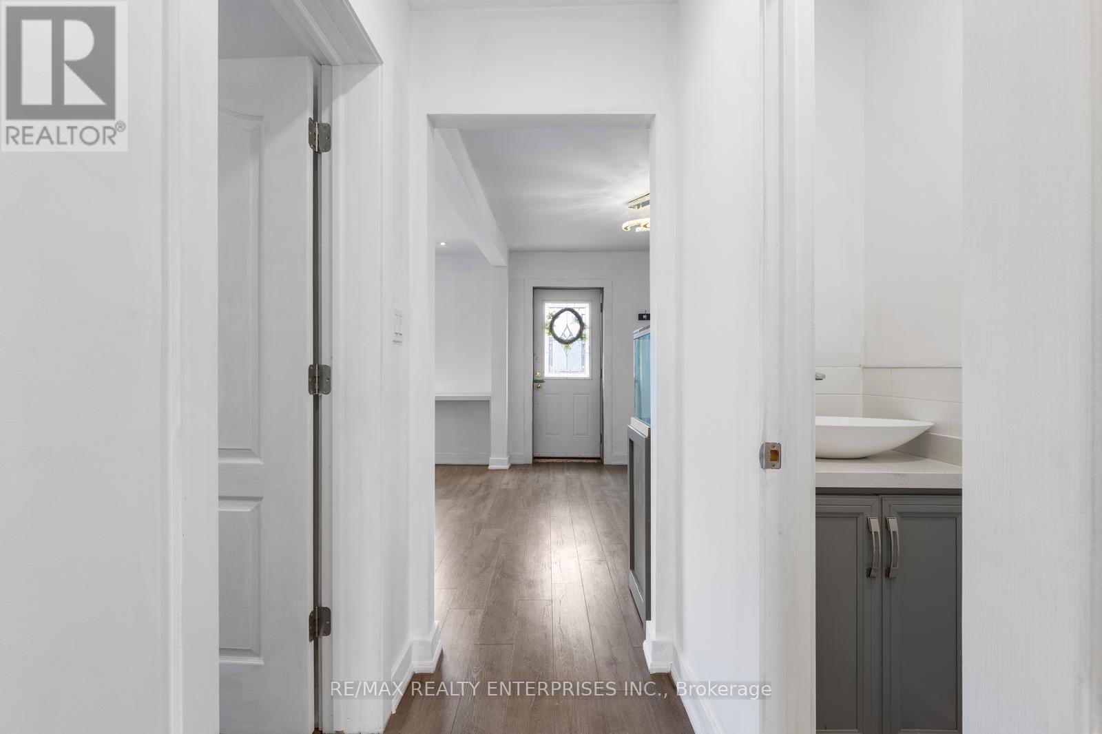 Photo 8 of 1099 Ogden Avenue, Mississauga ON