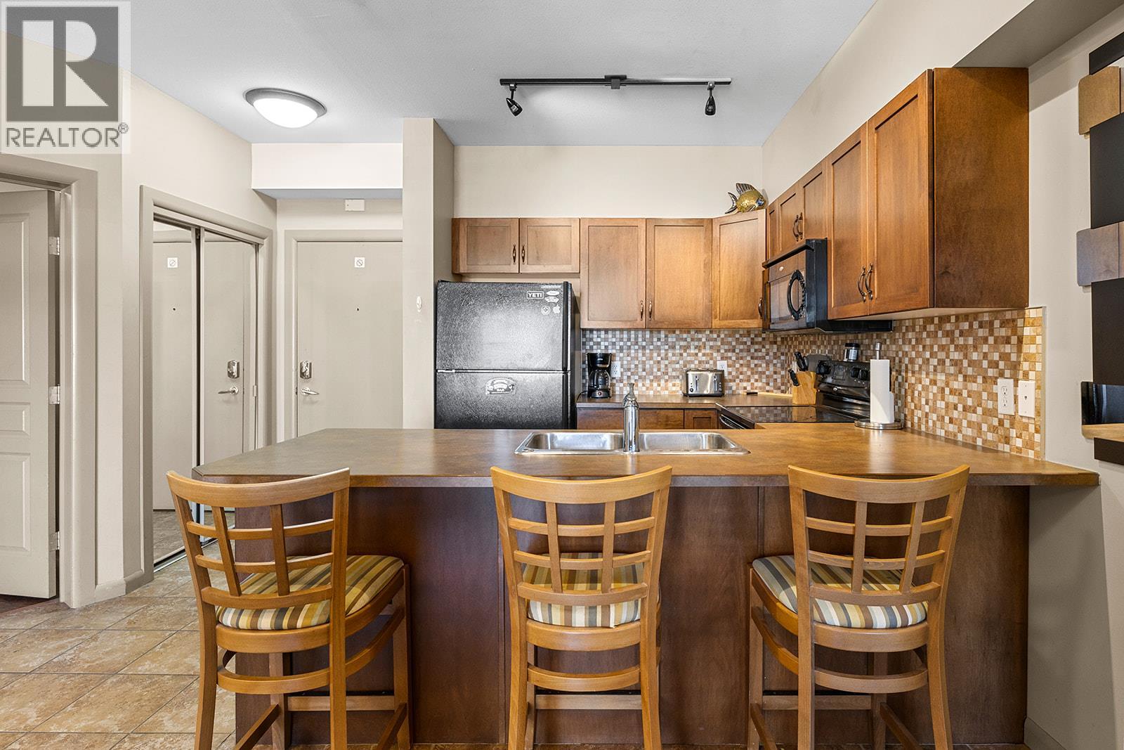 414 654 Cook Road, Kelowna