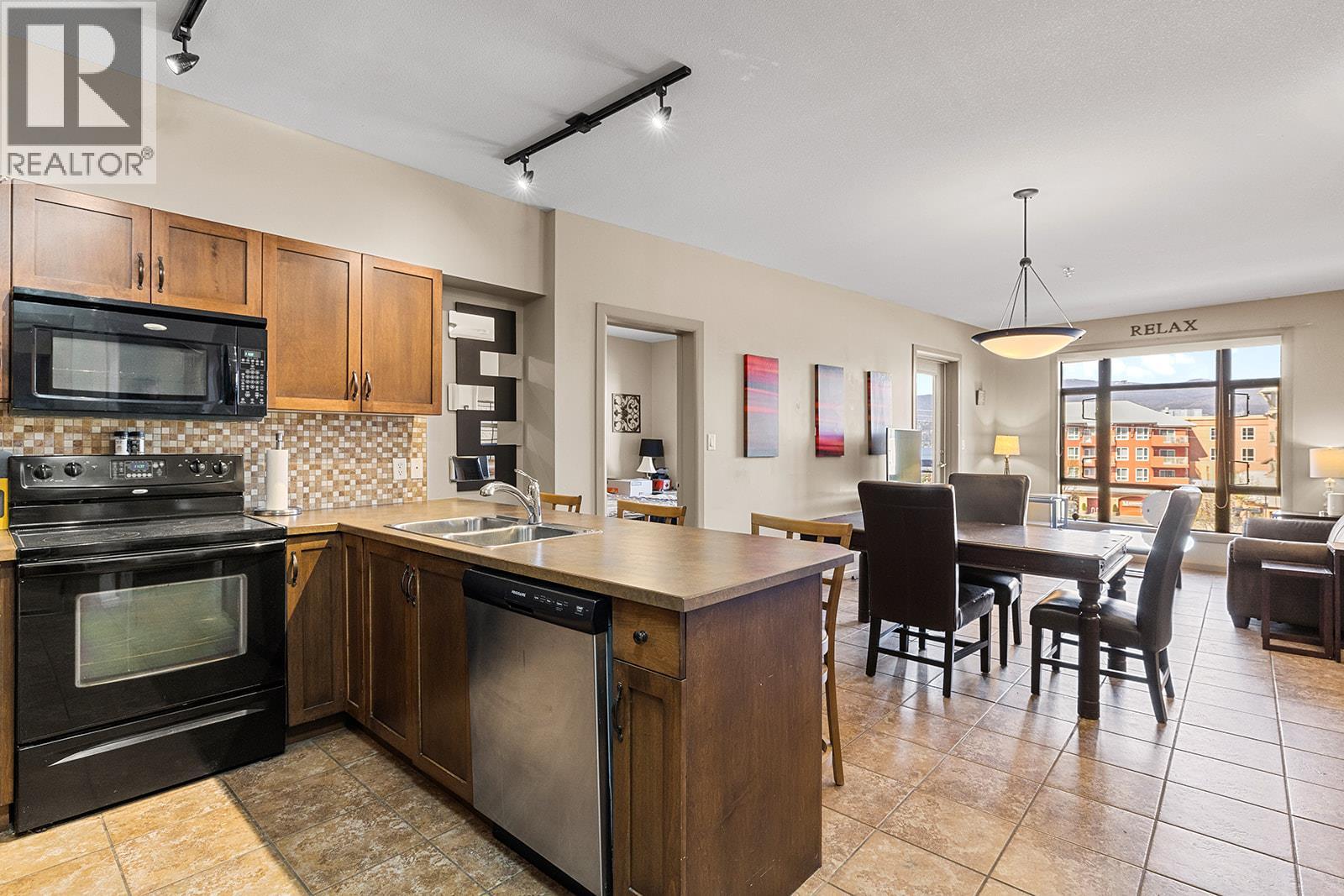 414 654 Cook Road, Kelowna