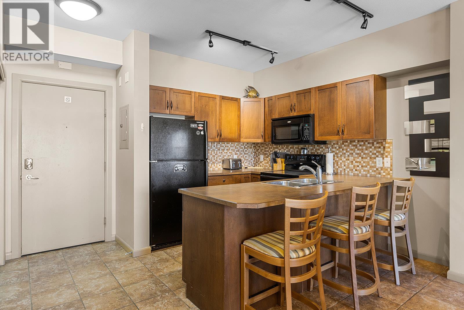 414 654 Cook Road, Kelowna