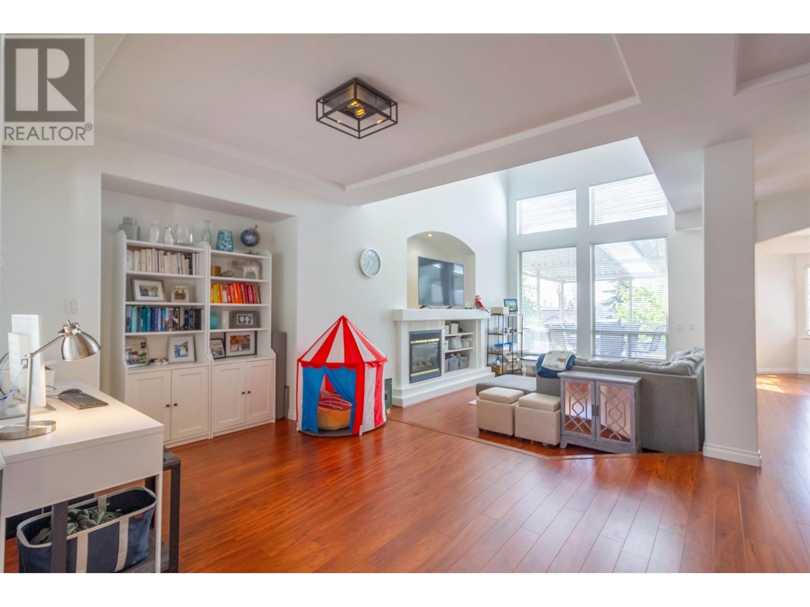 1004 QUADLING AVENUE, Coquitlam