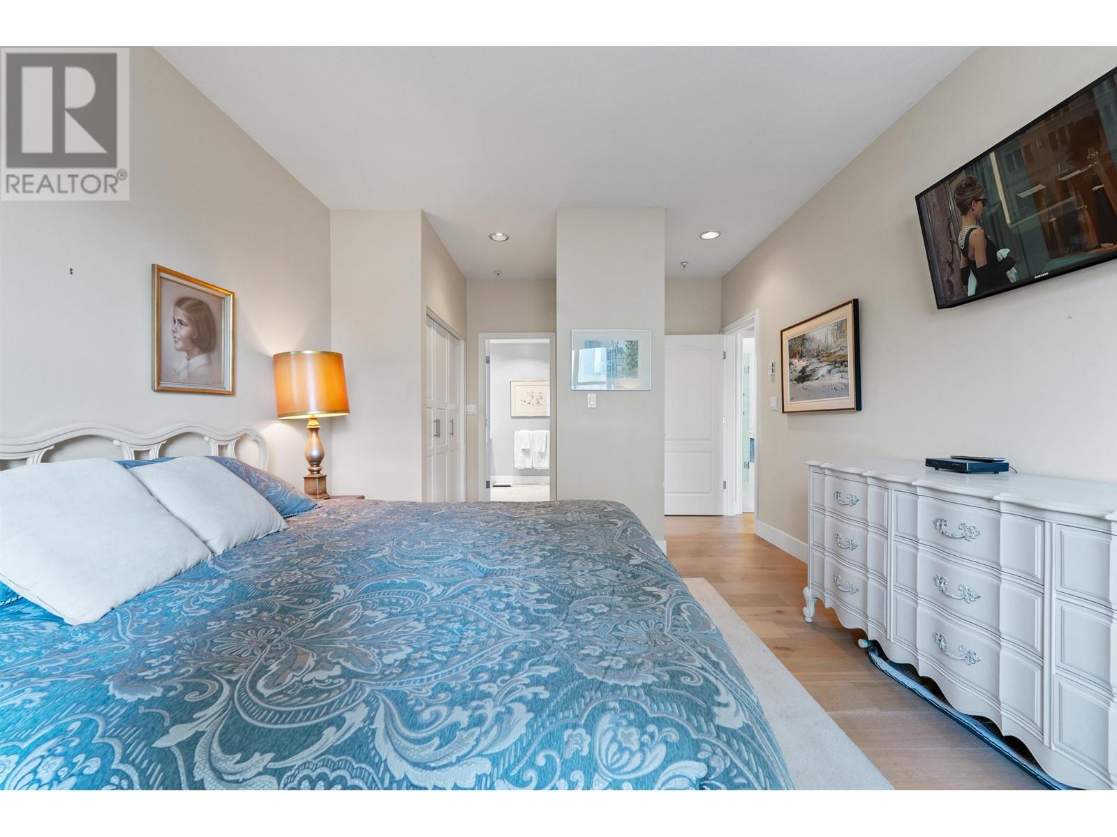 401 1765 MARINE DRIVE, West Vancouver
