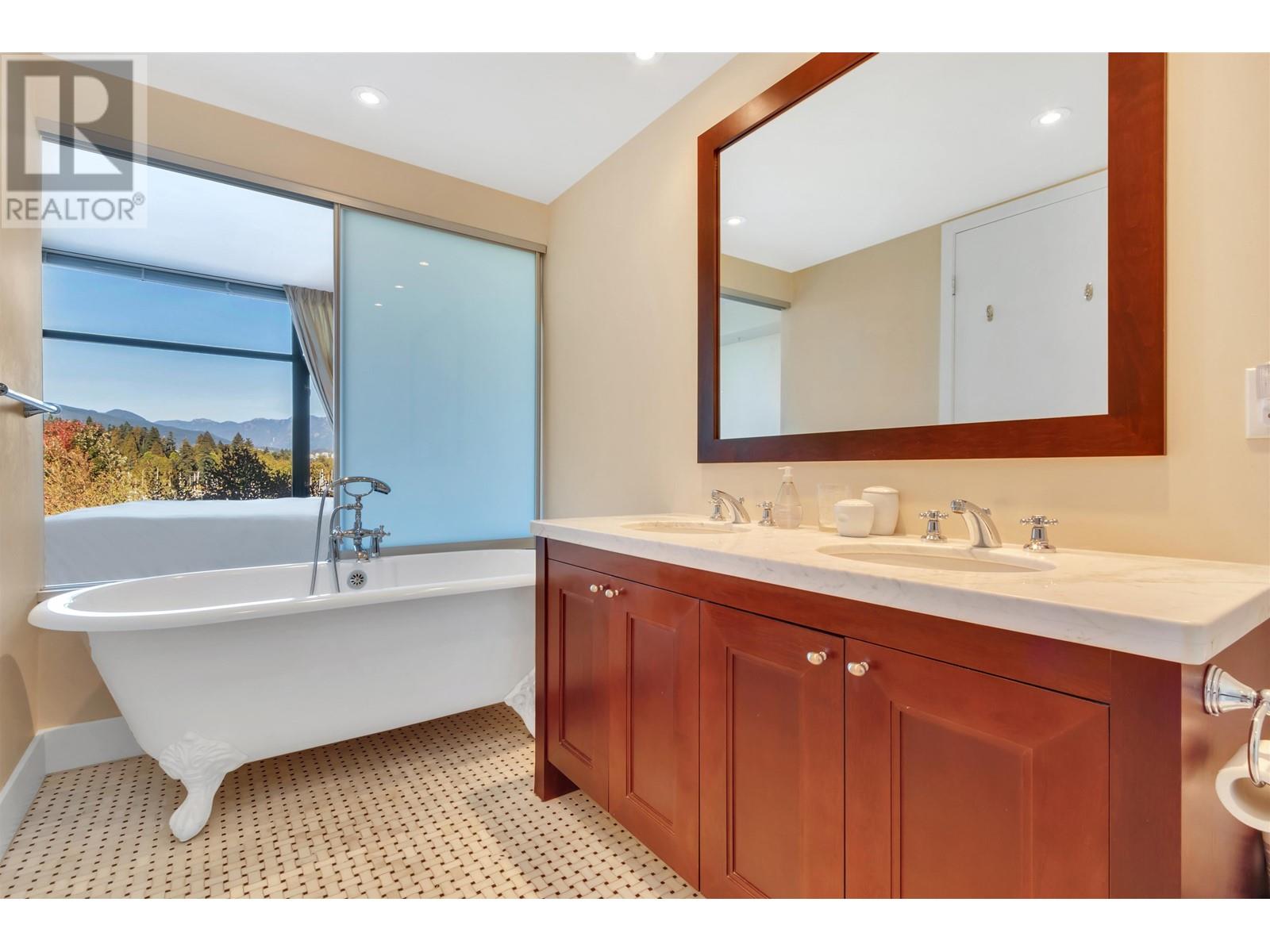 Photo 15 of 500 1863 Alberni Street, Vancouver BC