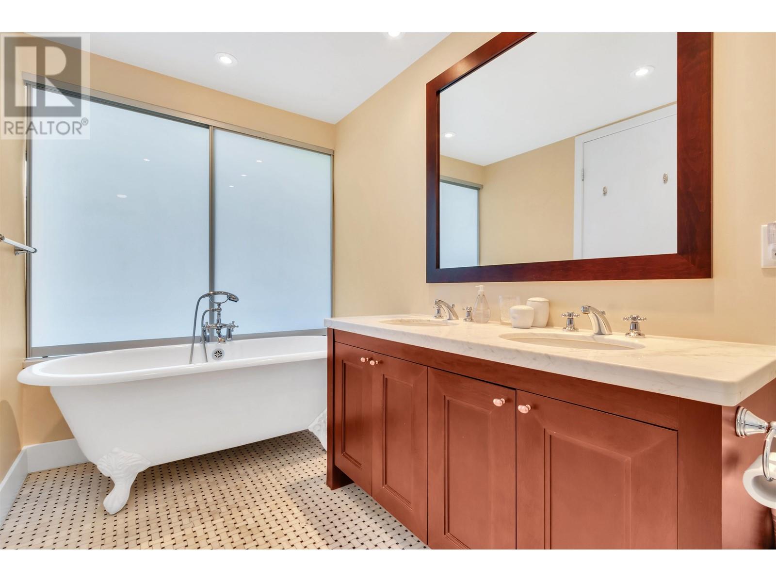 Photo 14 of 500 1863 Alberni Street, Vancouver BC