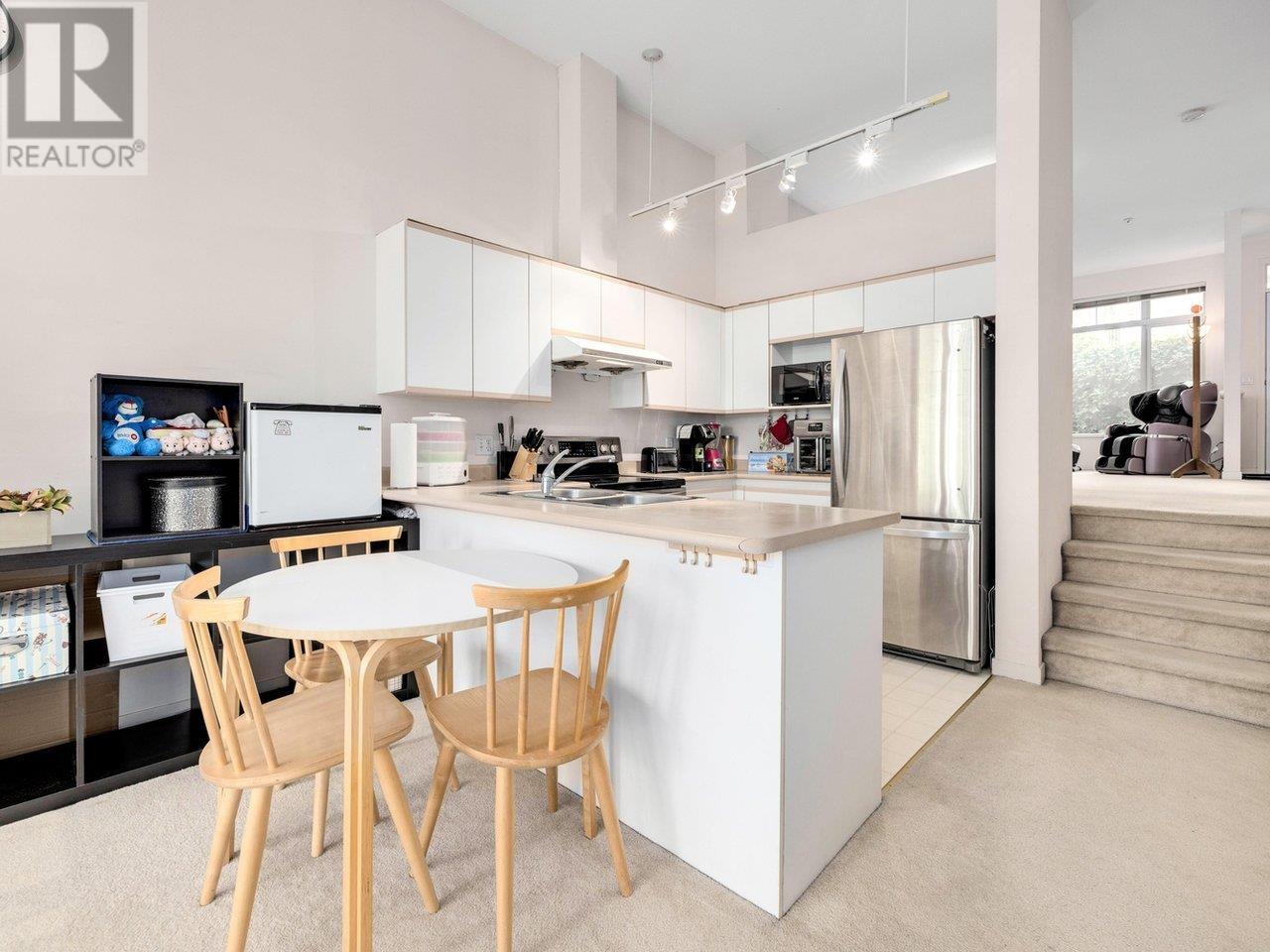 1 3576 RAINIER PLACE, Vancouver