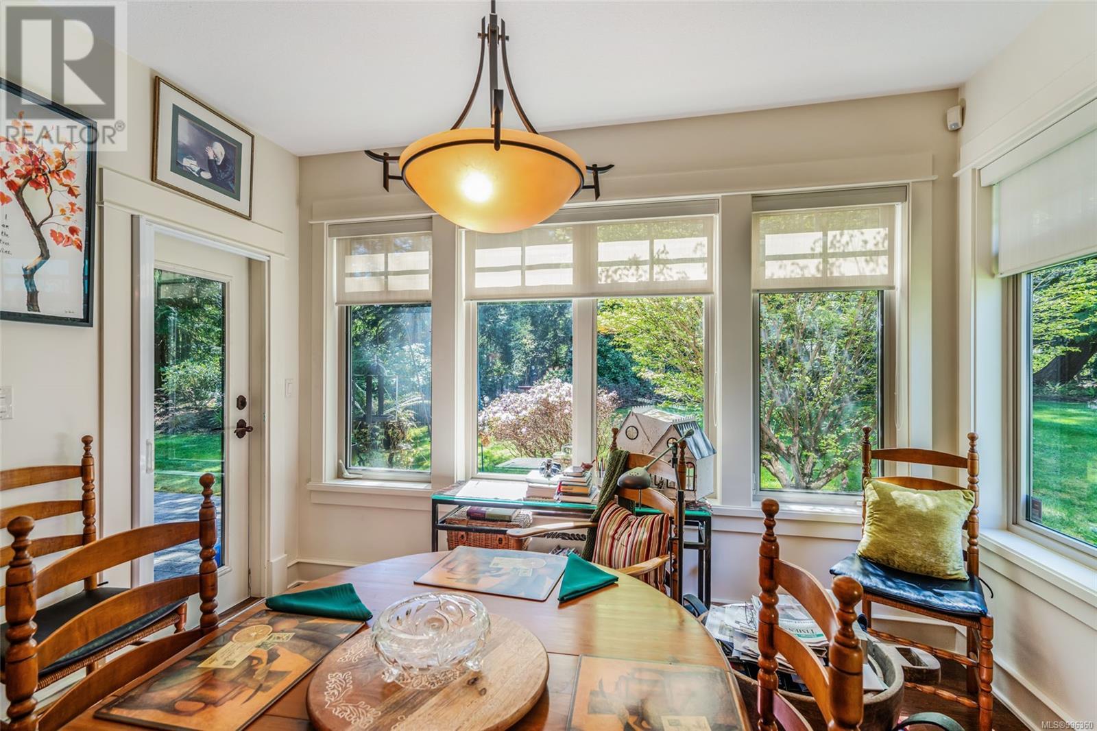 Photo 11 of 532 Eaglewood Crt, Qualicum Beach BC