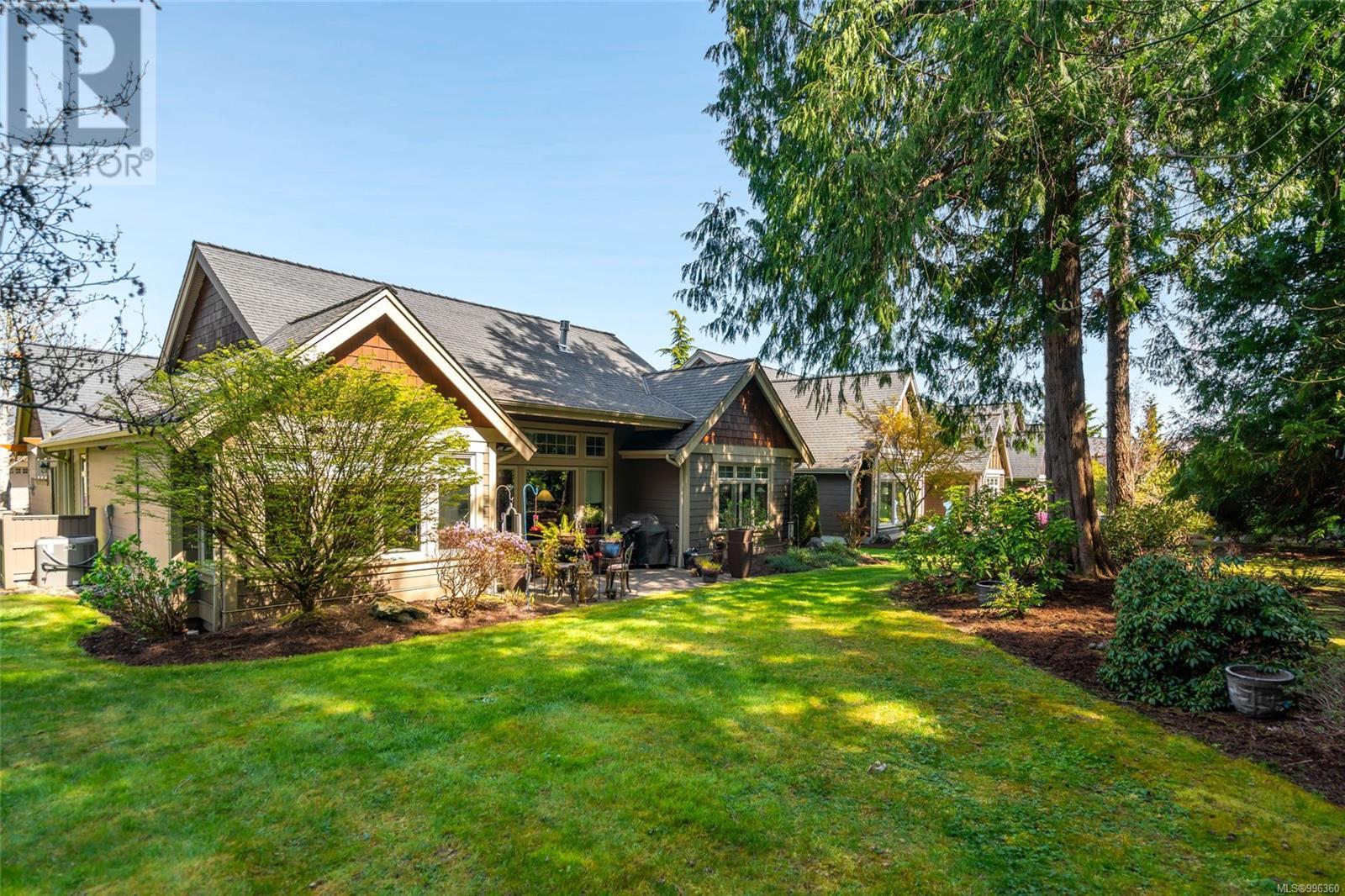 Photo 30 of 532 Eaglewood Crt, Qualicum Beach BC