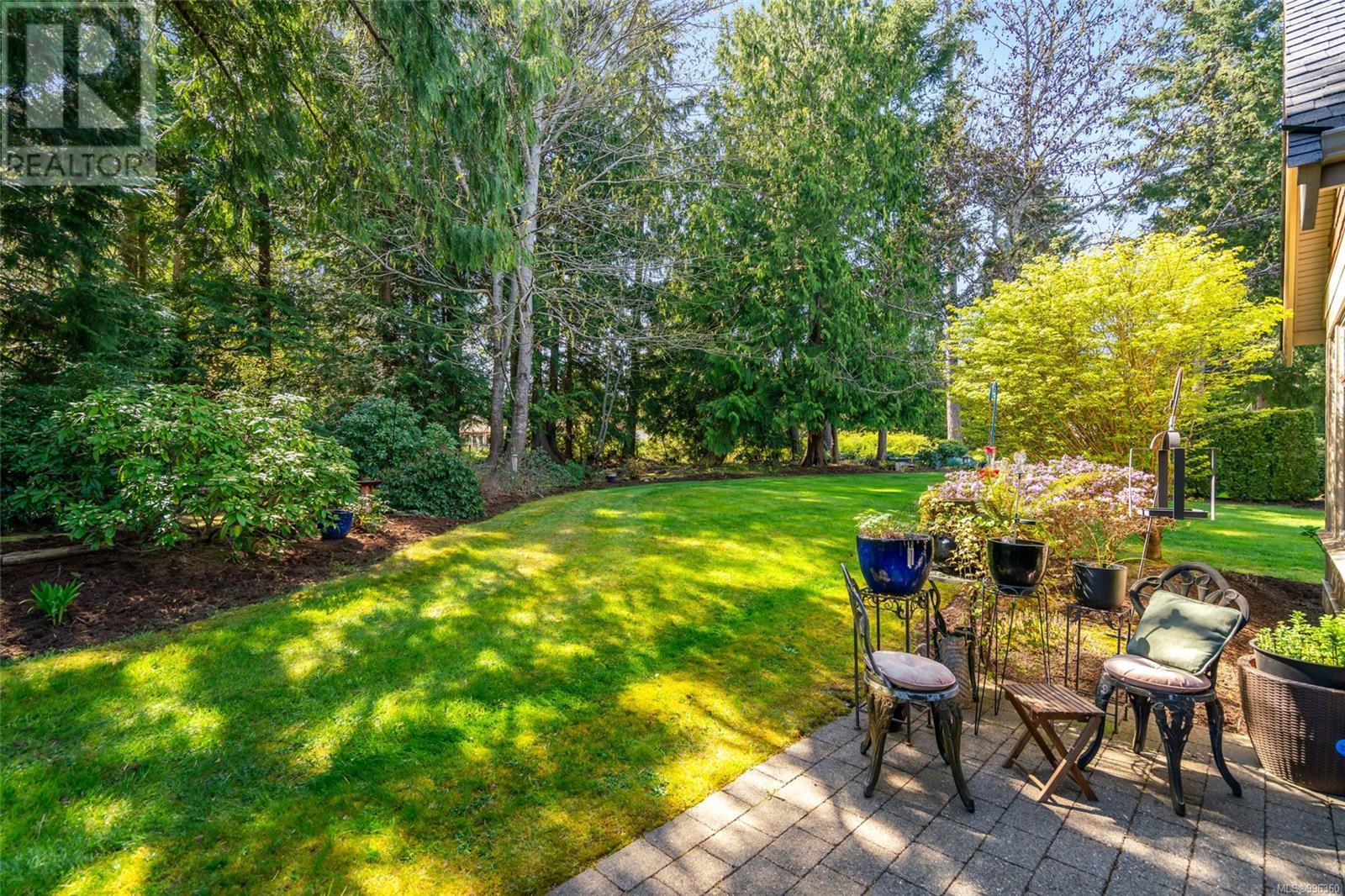 Photo 33 of 532 Eaglewood Crt, Qualicum Beach BC