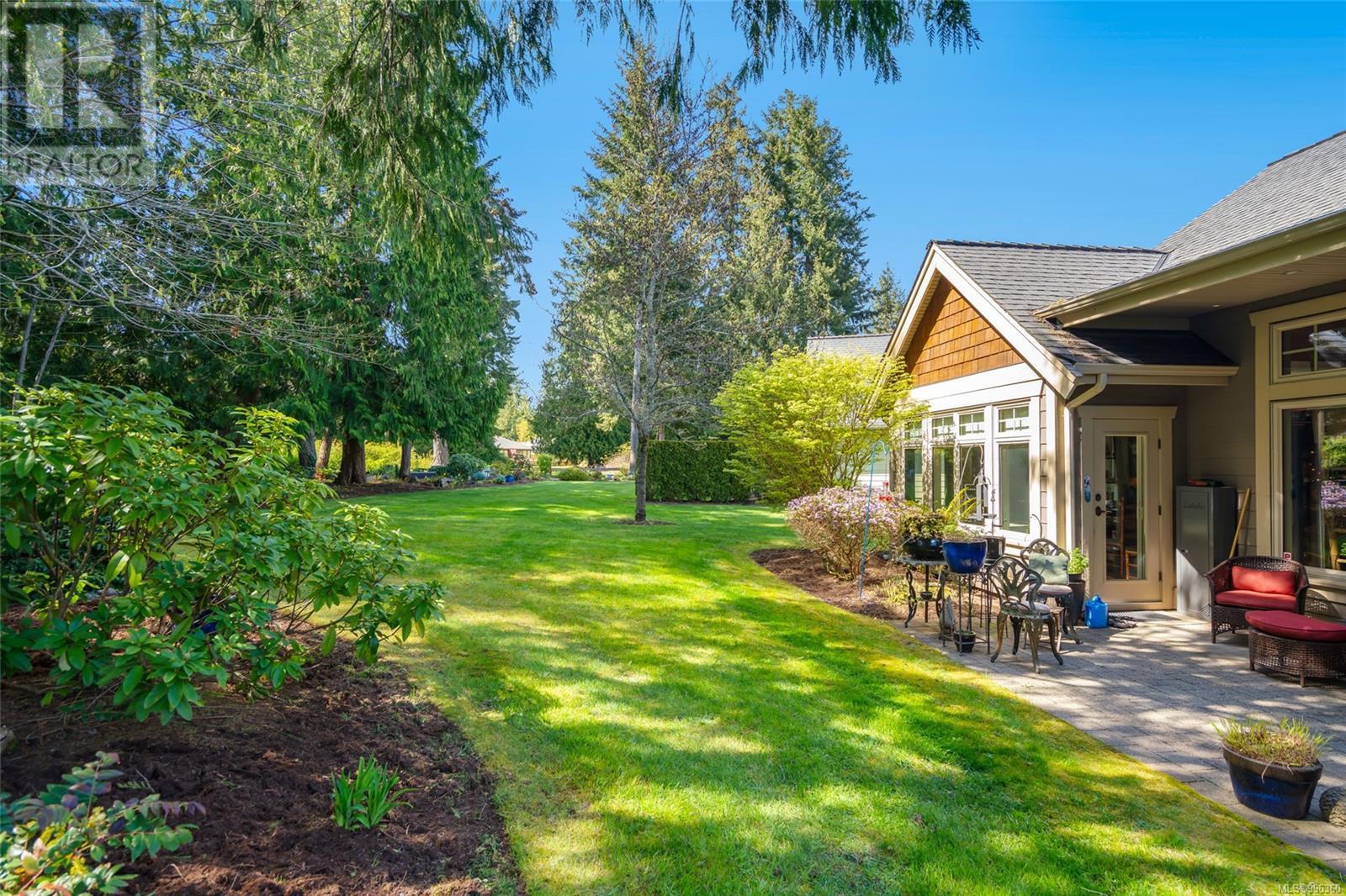 Photo 36 of 532 Eaglewood Crt, Qualicum Beach BC