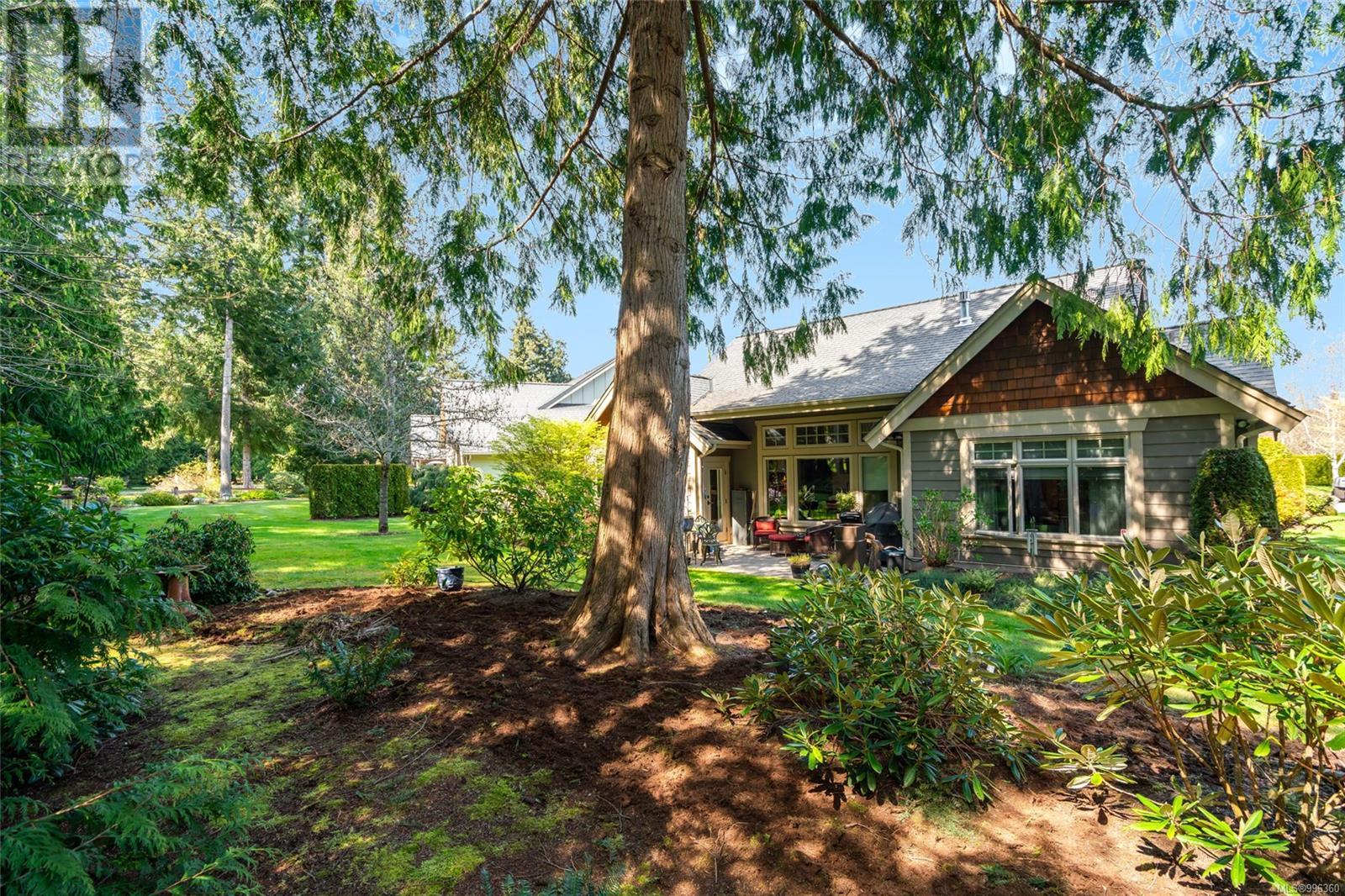 Photo 37 of 532 Eaglewood Crt, Qualicum Beach BC