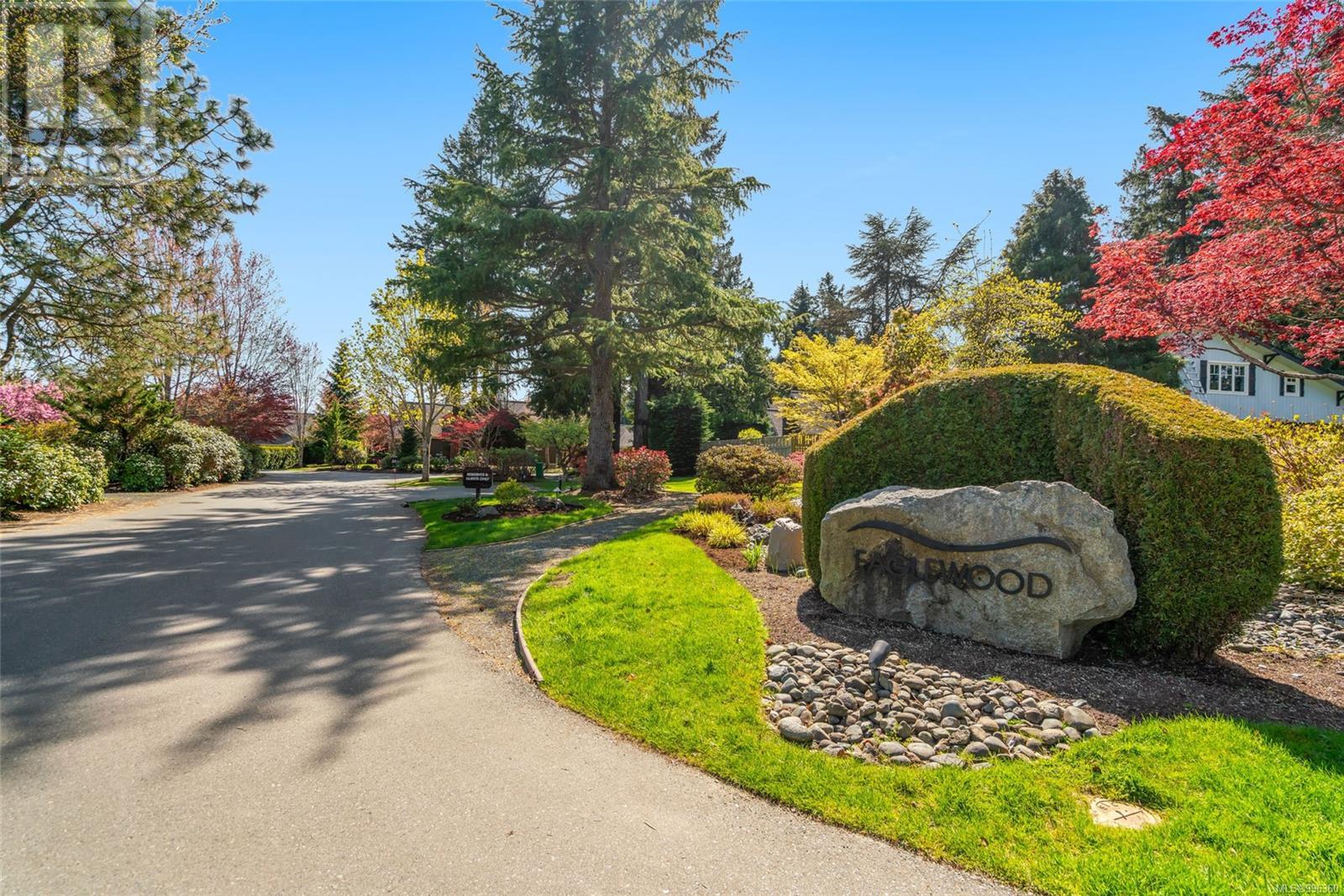 Photo 38 of 532 Eaglewood Crt, Qualicum Beach BC