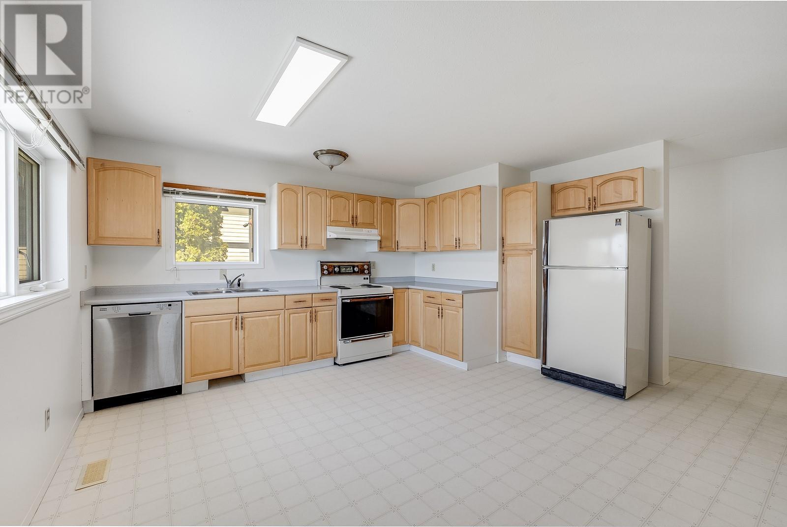 Photo 18 of 457 Poplar Point Drive, Kelowna BC