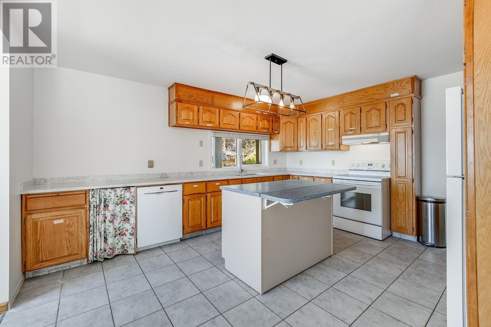 Photo 21 of 457 Poplar Point Drive, Kelowna BC