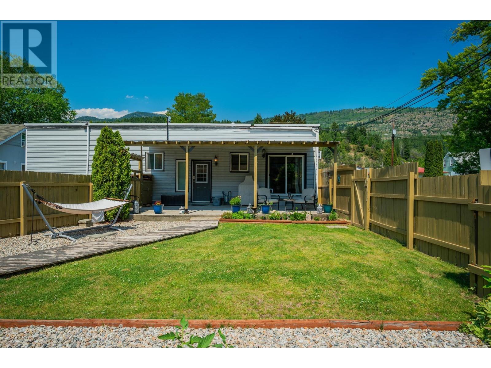 2194 SIXTH Avenue, Trail