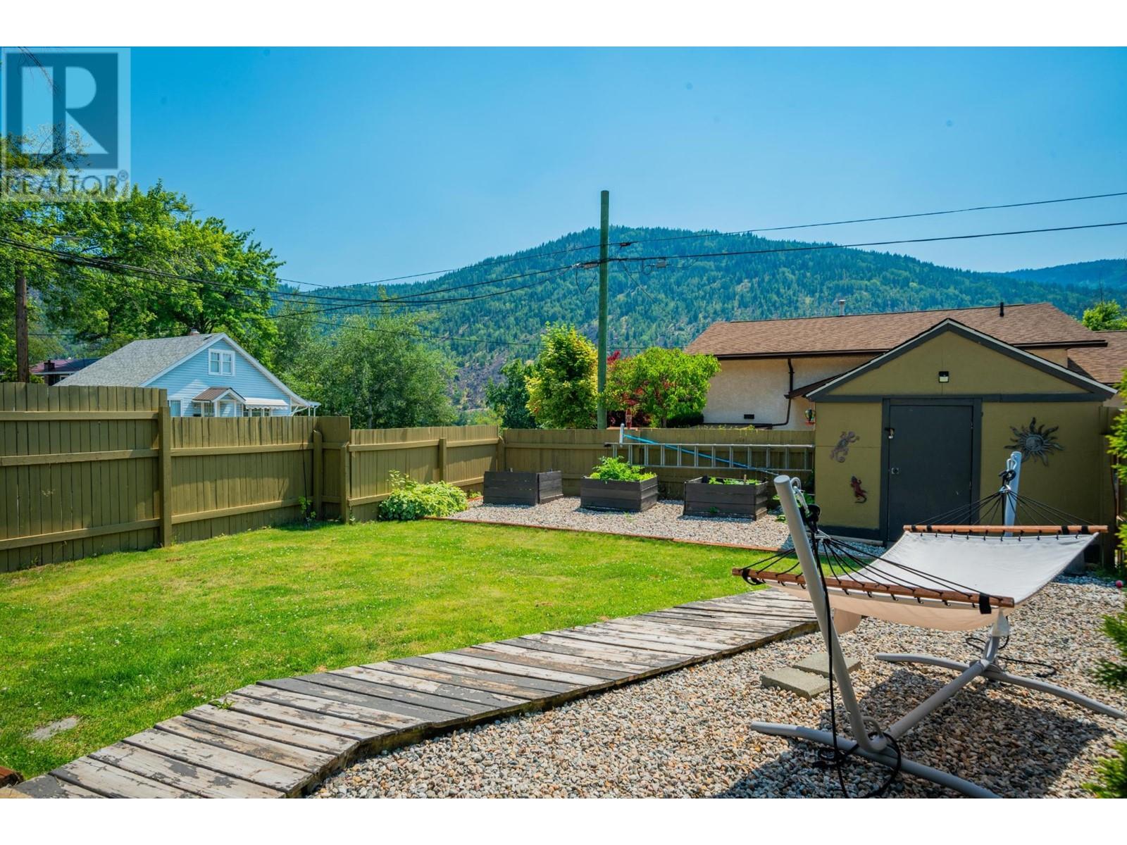 2194 SIXTH Avenue, Trail