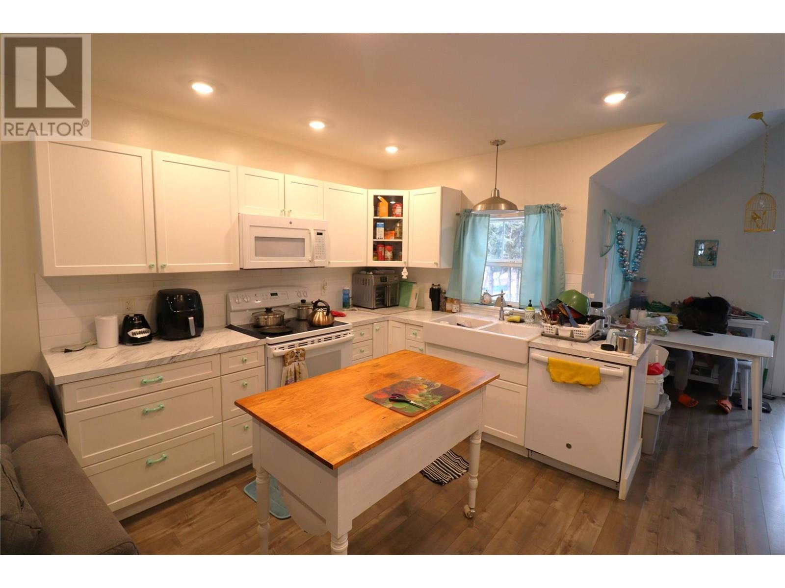 312 8TH Avenue, Castlegar