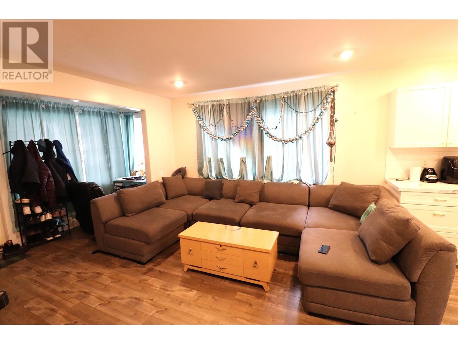 312 8TH Avenue, Castlegar