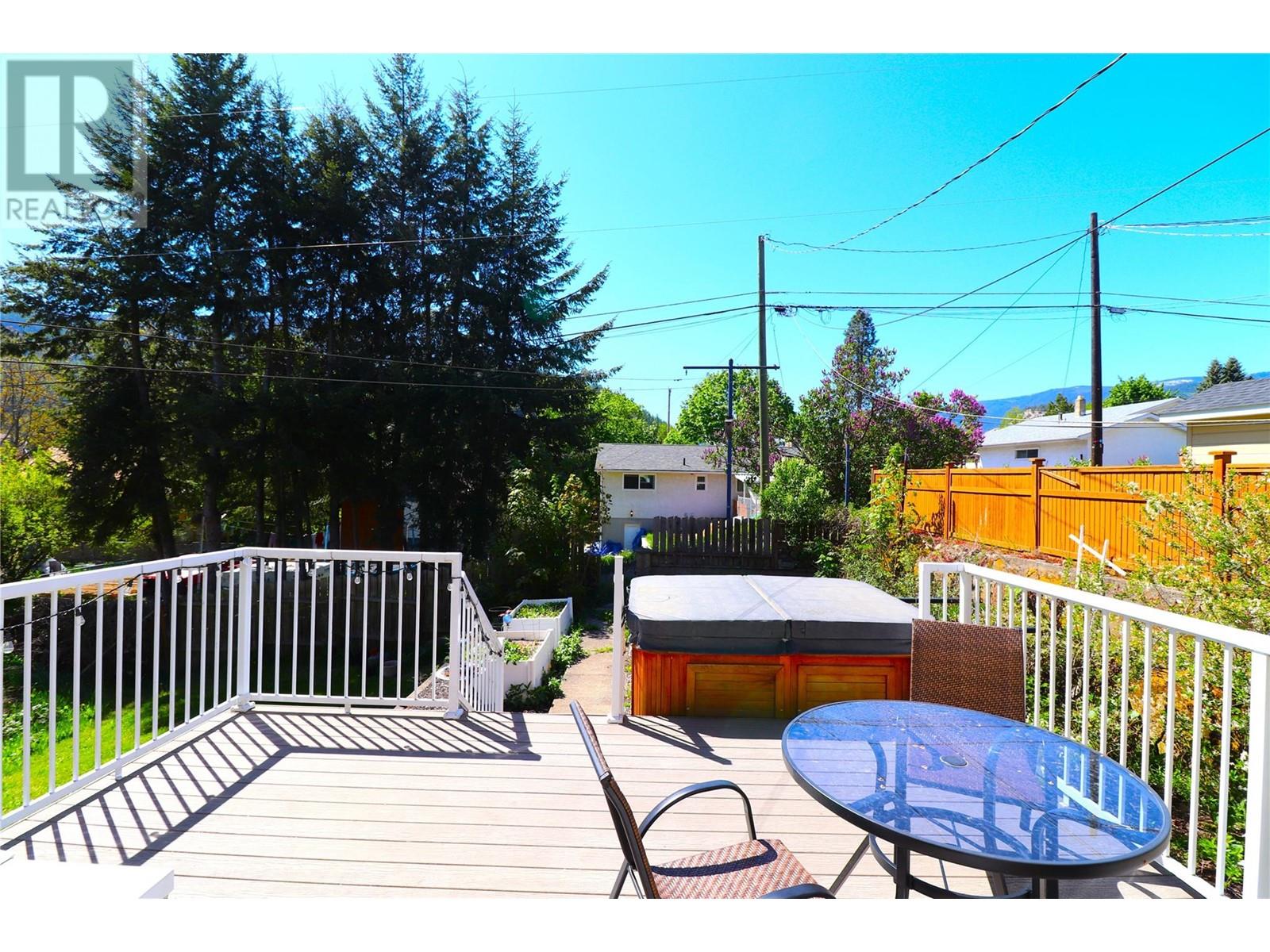 312 8TH Avenue, Castlegar