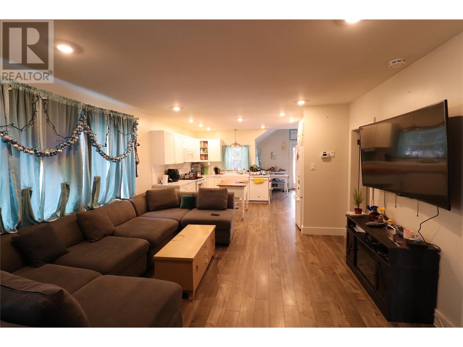 312 8TH Avenue, Castlegar