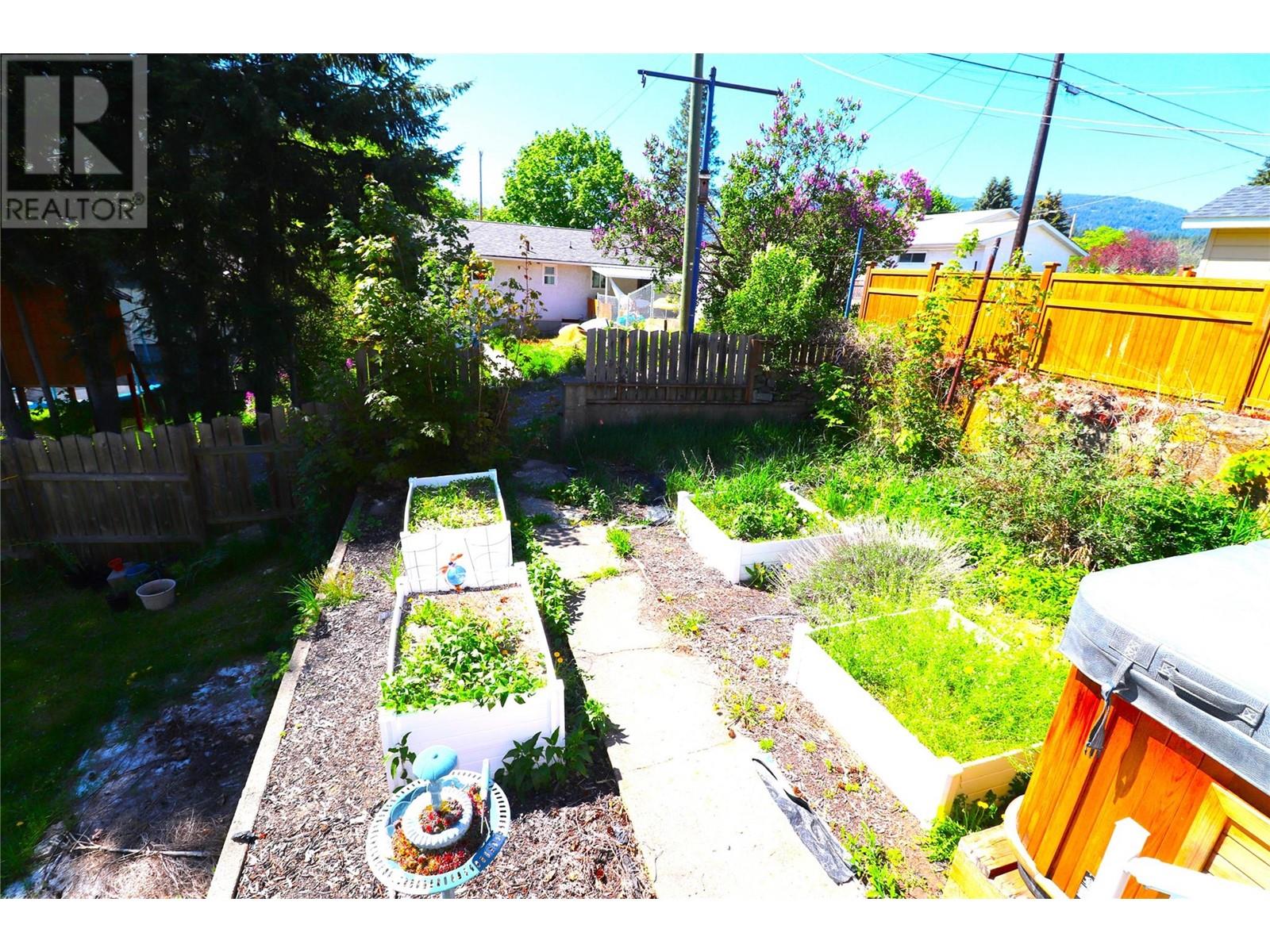 312 8TH Avenue, Castlegar