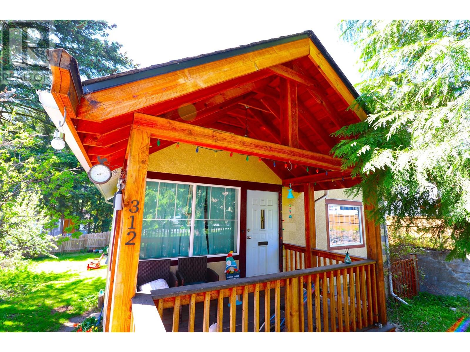 312 8TH Avenue, Castlegar