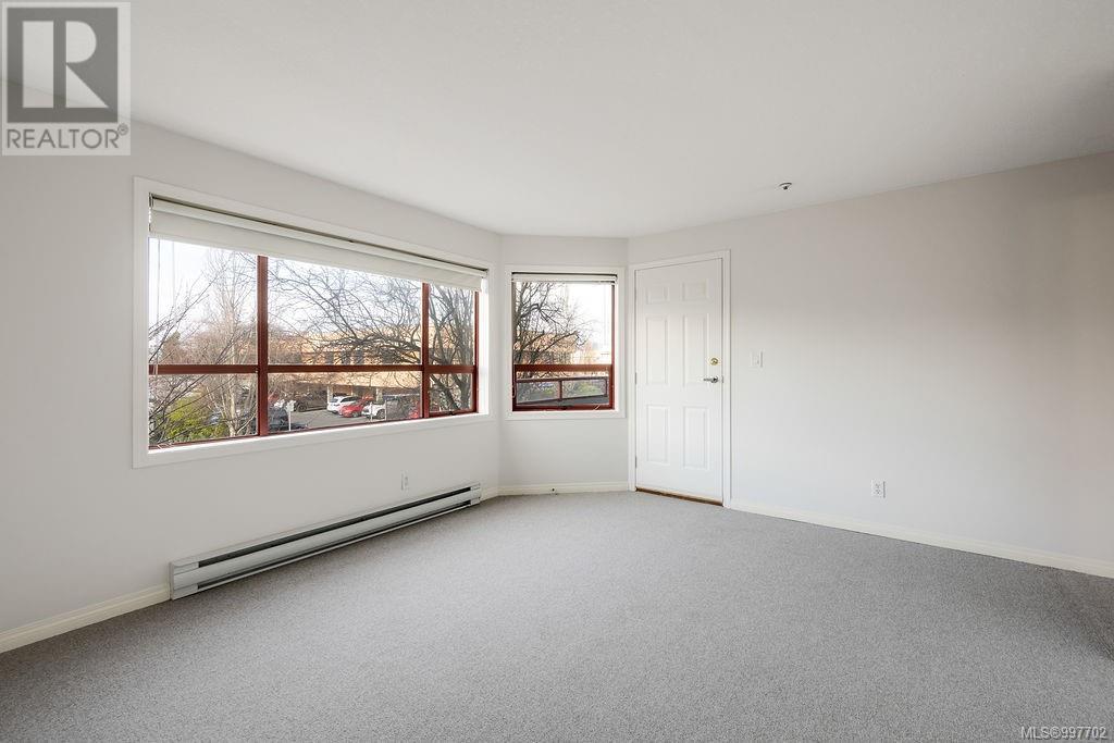 205 9711 Fifth Street, Sidney