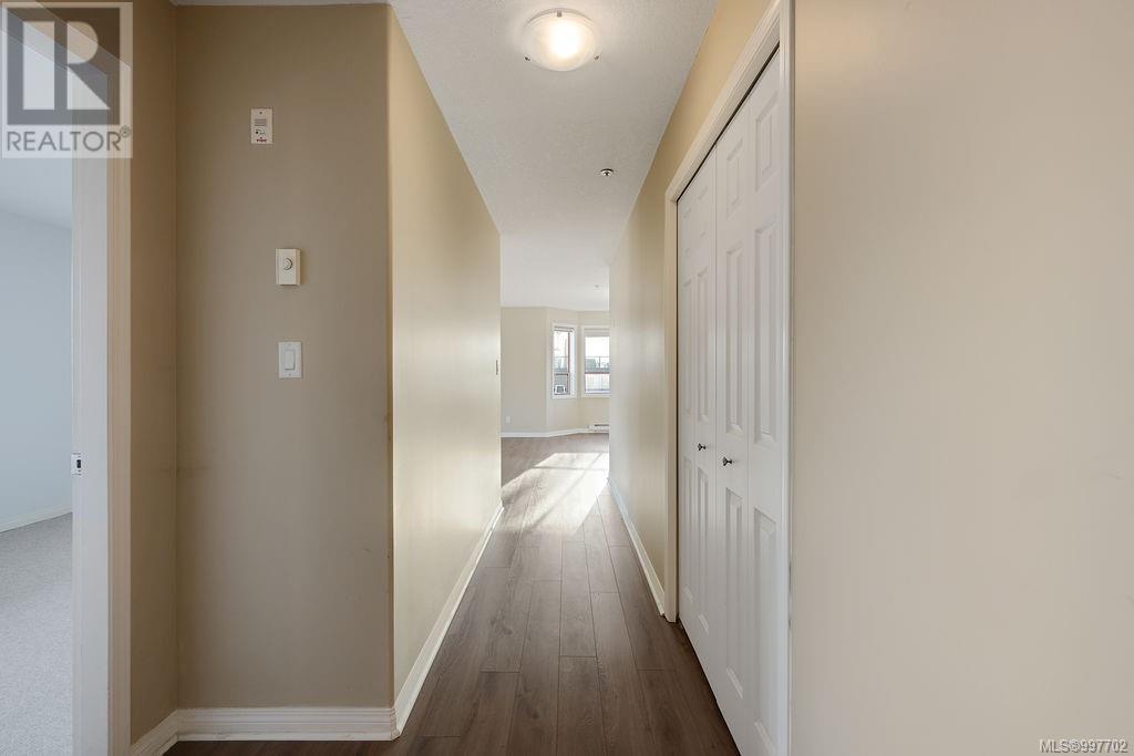 205 9711 Fifth Street, Sidney
