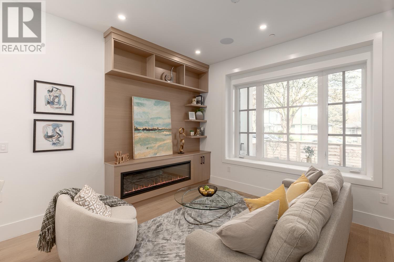 Photo 3 of 1 1166 E 11 Th Avenue, Vancouver BC