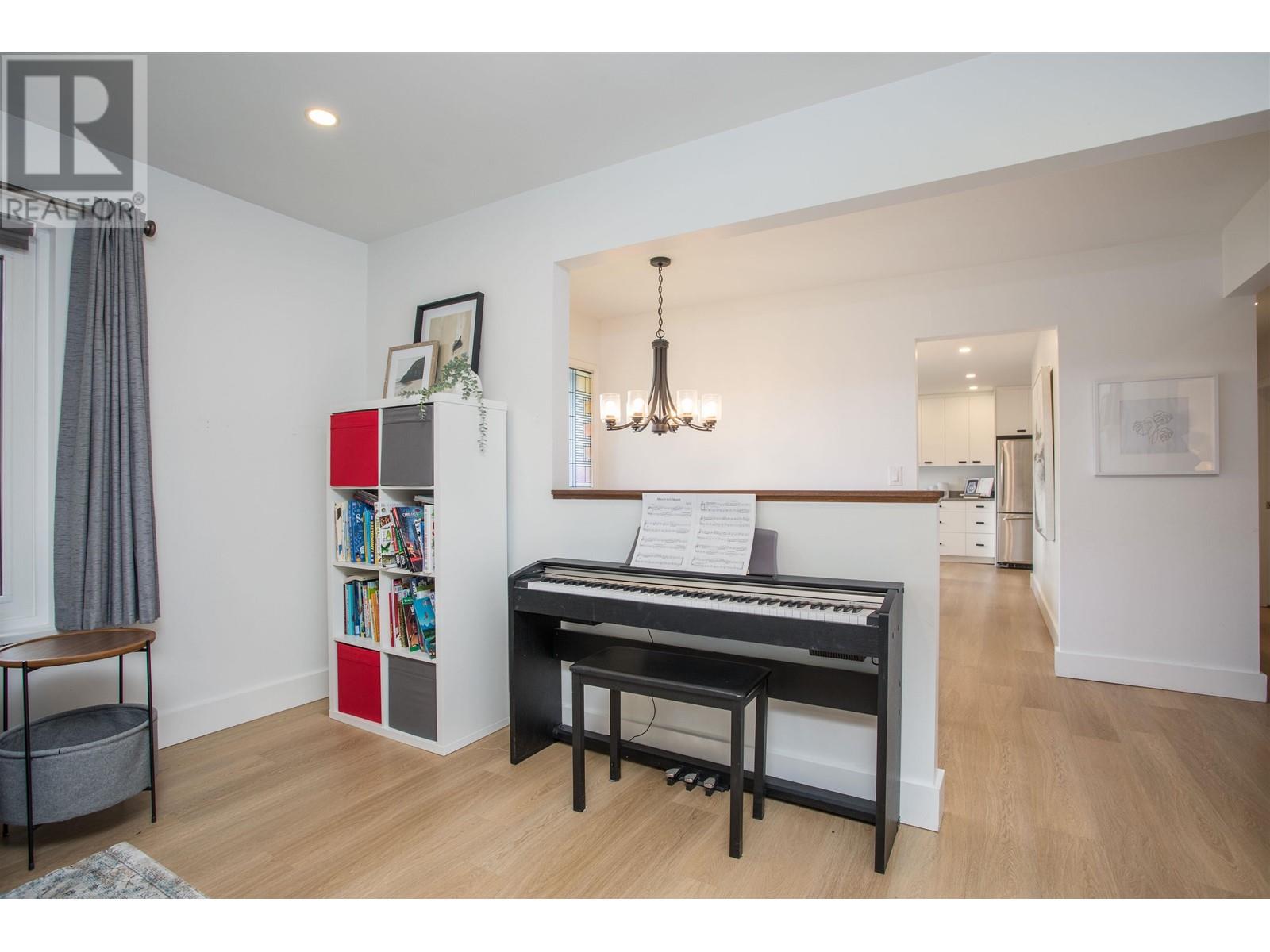 1671 MOUNTAIN HIGHWAY, North Vancouver real estate listing R2998464