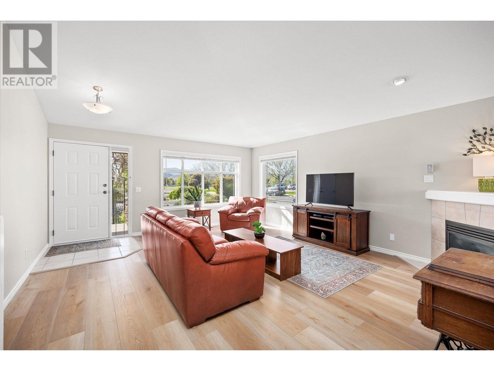  737 Stoltz Court, Kelowna
