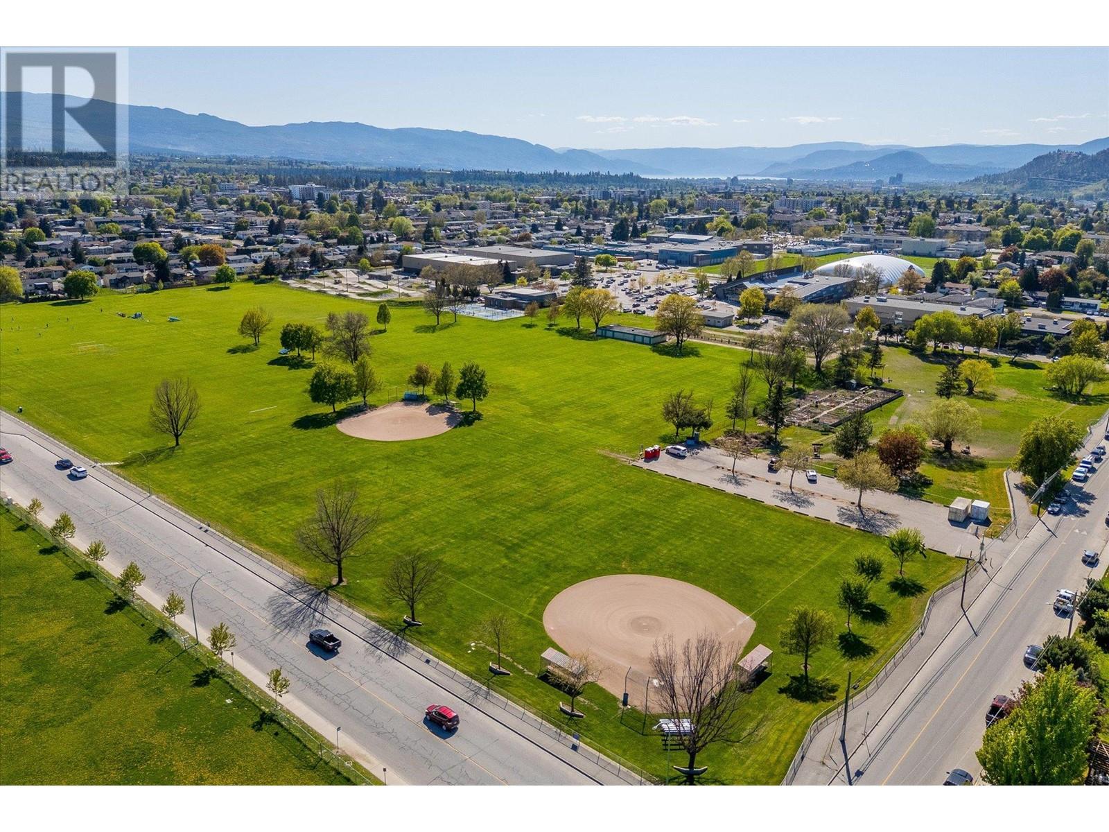  737 Stoltz Court, Kelowna