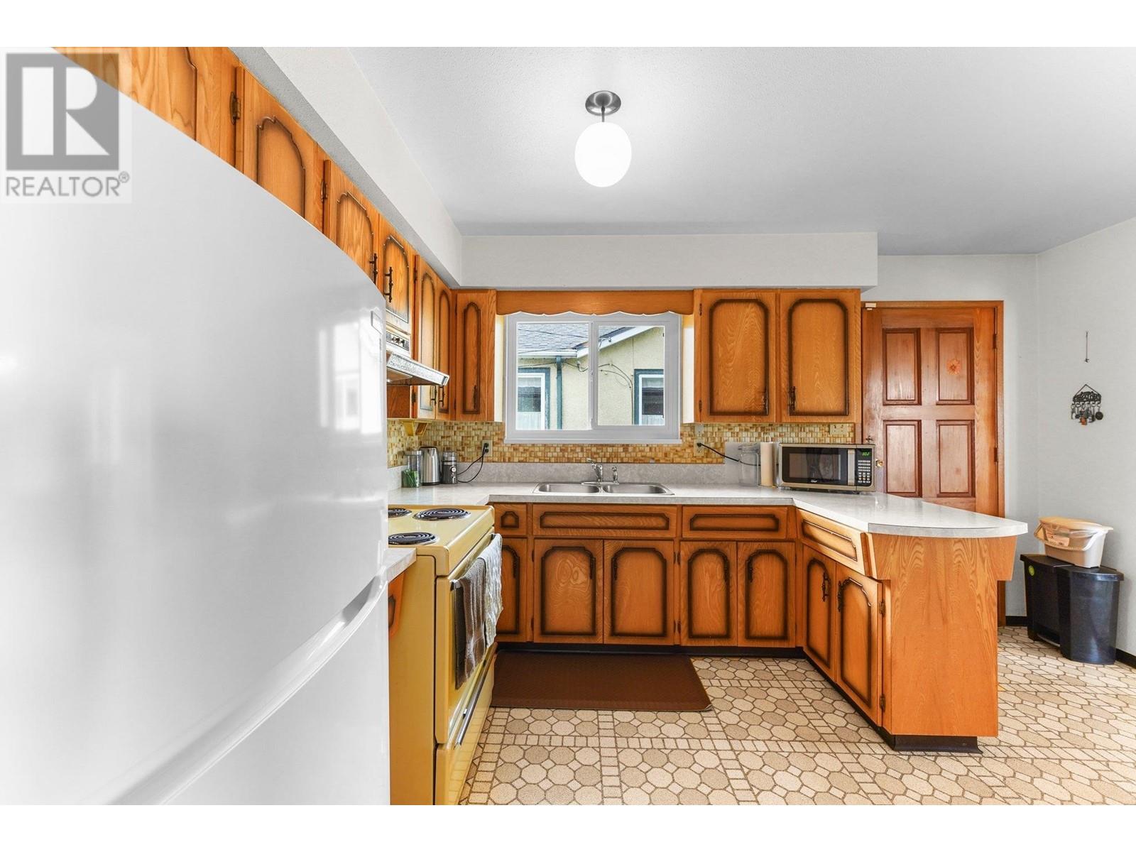 838 BURNABY STREET, New Westminster