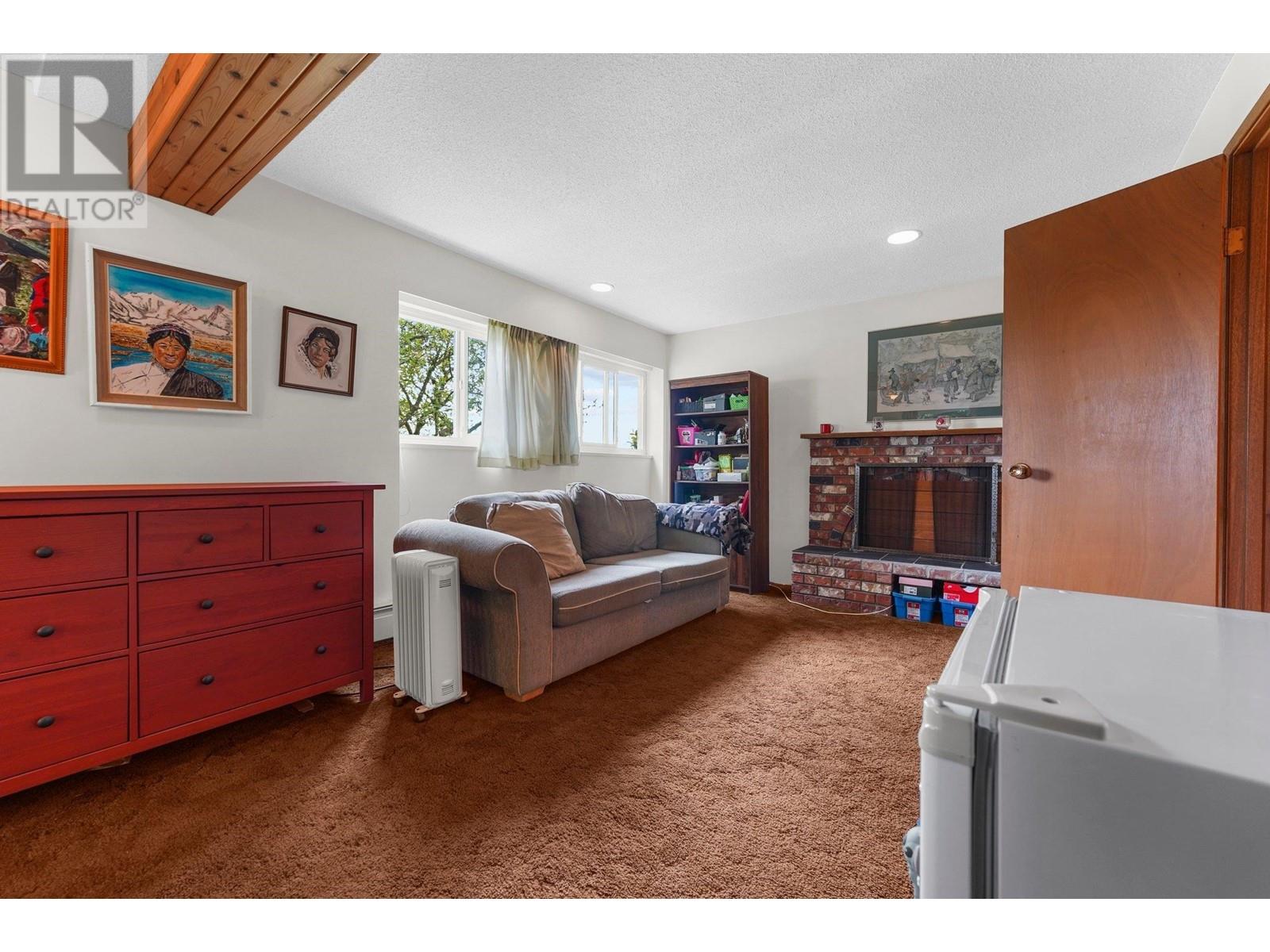 838 BURNABY STREET, New Westminster