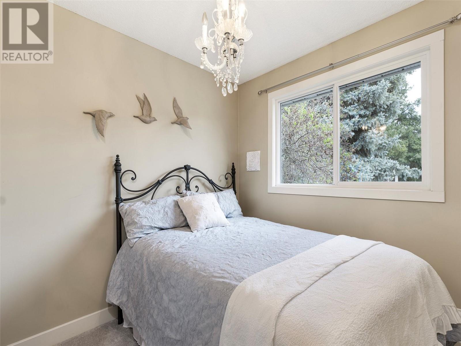 9001 Husband Road, Coldstream
