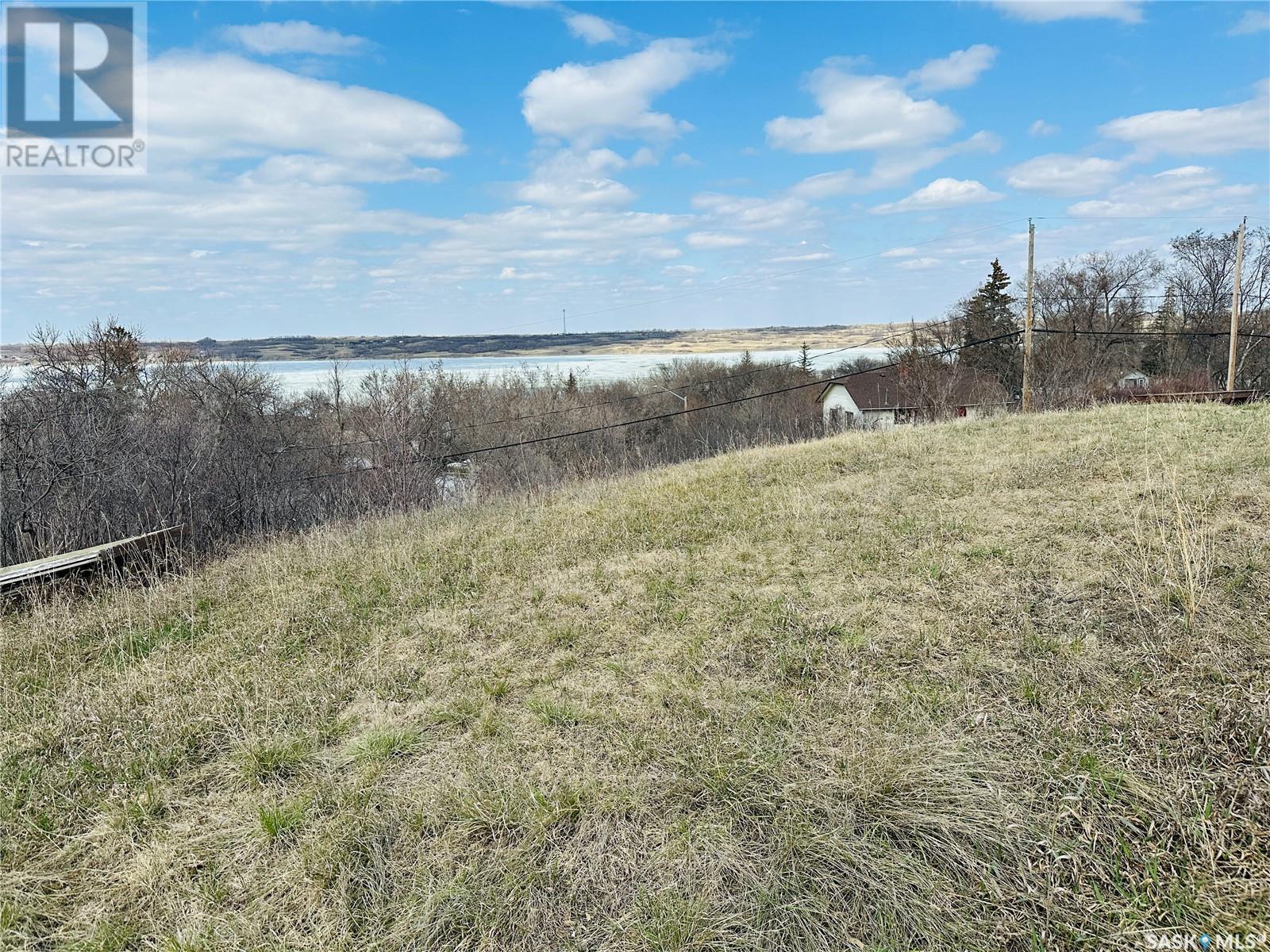 Photo 5 of 338 Green Avenue, Regina Beach SK