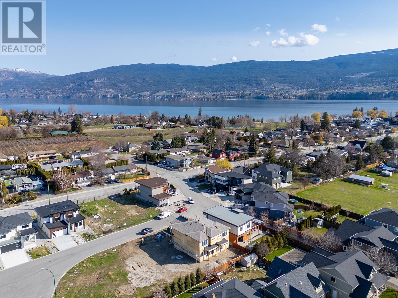  1711 Treffry Place, Summerland